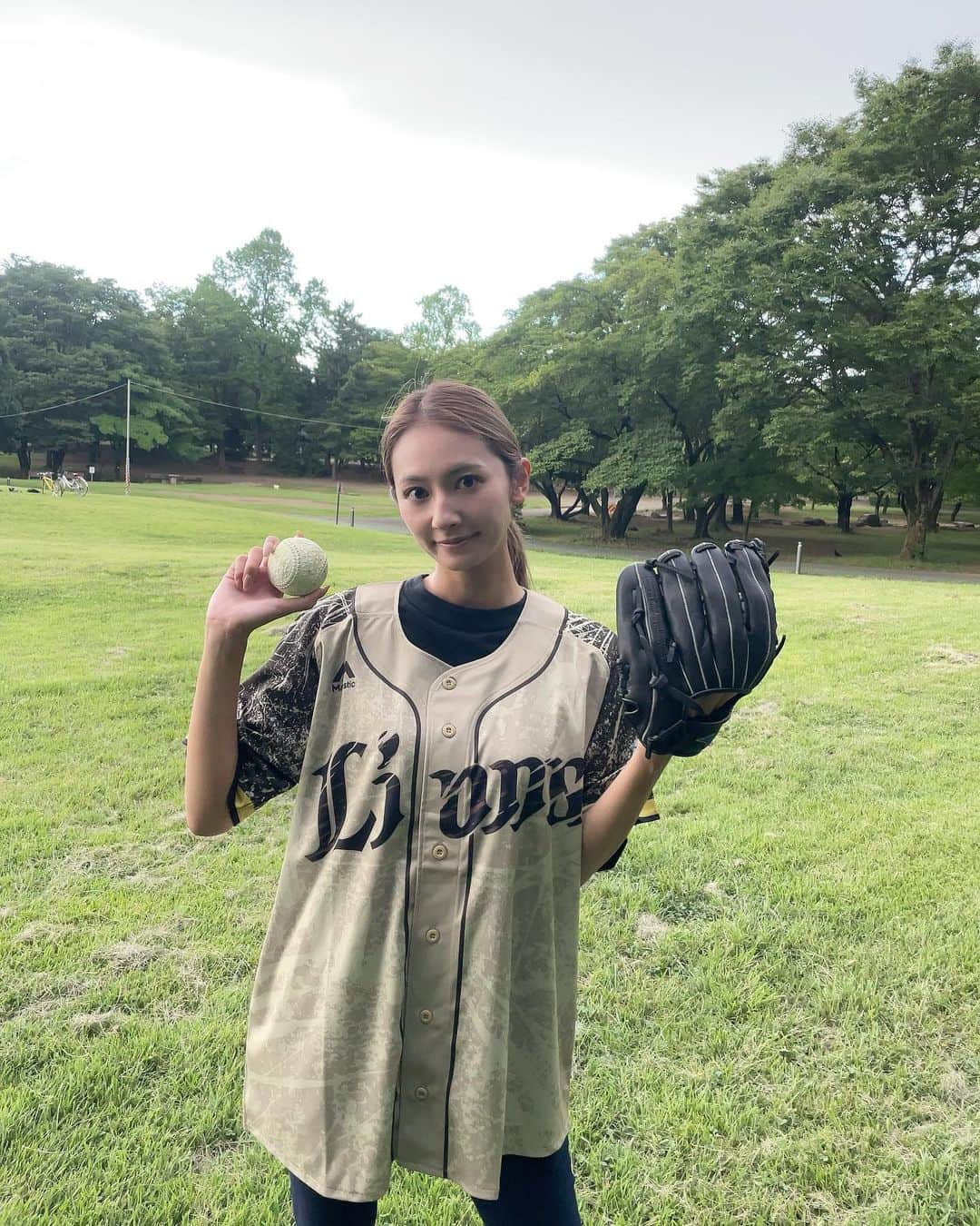 近藤みやびさんのインスタグラム写真 - (近藤みやびInstagram)「コソ練⚾️  最初は投げ方がだめだめで肩がすぐ痛くなって続かなかったんだけど 最近はちょっと上達して🤏 肩が痛くなるような投げ方はしなくなった😅  まっすぐ飛ぶ率も高くなった😌  ⚠️とても球技苦手  がむばる。  #野球 #投球練習 #始球式 #でたい #ベルーナドーム #所沢 #西武ライオンズ #近藤みやび #レースクィーン #レースクィーンオブザイヤー」7月29日 13時51分 - miyabiiiii_kondooooo