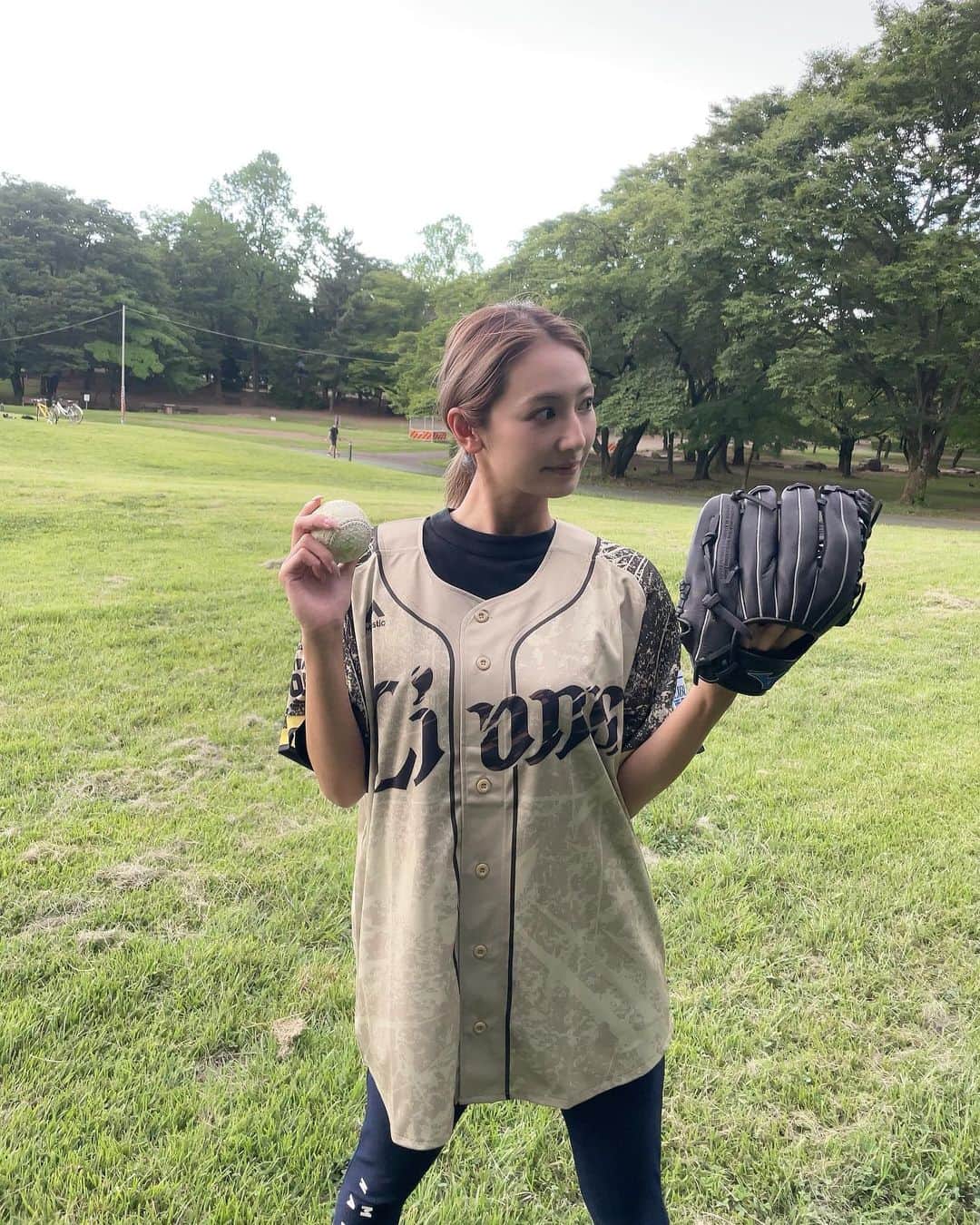近藤みやびさんのインスタグラム写真 - (近藤みやびInstagram)「コソ練⚾️  最初は投げ方がだめだめで肩がすぐ痛くなって続かなかったんだけど 最近はちょっと上達して🤏 肩が痛くなるような投げ方はしなくなった😅  まっすぐ飛ぶ率も高くなった😌  ⚠️とても球技苦手  がむばる。  #野球 #投球練習 #始球式 #でたい #ベルーナドーム #所沢 #西武ライオンズ #近藤みやび #レースクィーン #レースクィーンオブザイヤー」7月29日 13時51分 - miyabiiiii_kondooooo