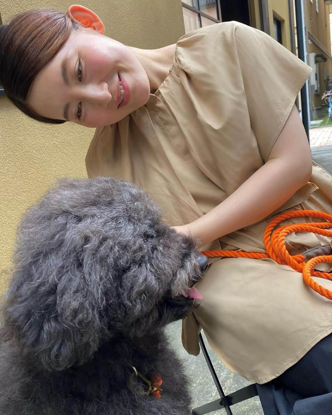 福田彩乃さんのインスタグラム写真 - (福田彩乃Instagram)「. 肘が食い込んできても 写真半目でも ふたり可愛いから許す👶🏼🐶♡」7月29日 14時10分 - ayanofukuda_official