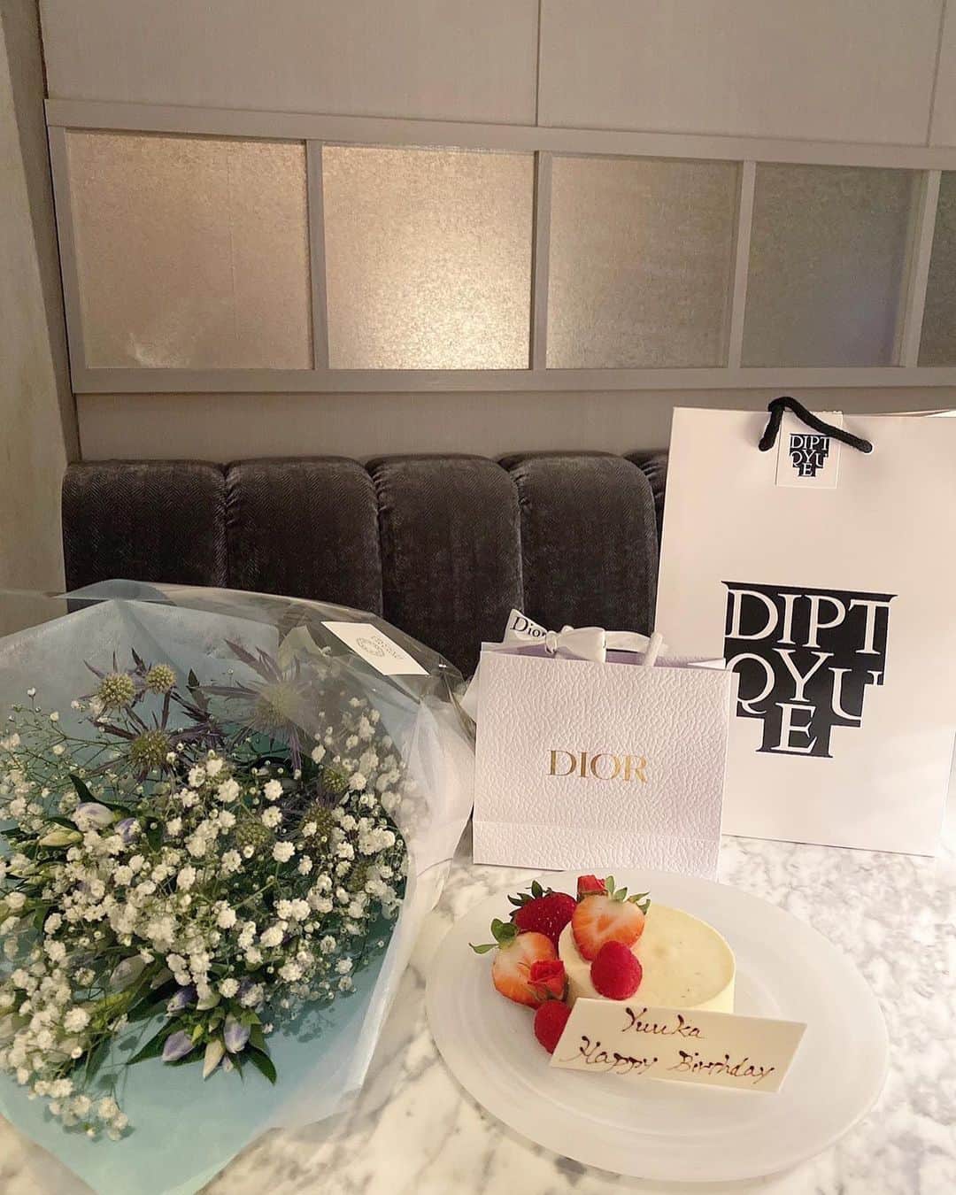 yuukachiさんのインスタグラム写真 - (yuukachiInstagram)「Dinner🍽✨  まおがお誕生日お祝いしてくれた🥺 ゆうかの好みのお店でさすがわかってる😏  本当の妹みたいに可愛がってる妹🥳💗らぶ  プレゼントもお花もセンス良くて さすがまおでした！！！🕊𓂃 𓈒𓏸◌  #誕生日Dinner#Dinner#神宮前グルメ #神宮前#GENTLE#韓国ファッション」7月29日 15時00分 - yuuka_stagram