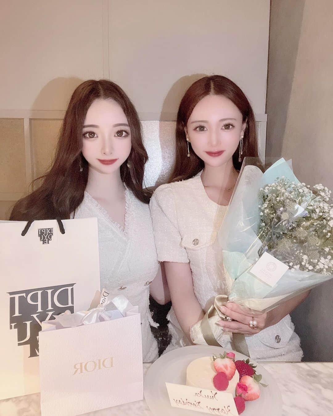 yuukachiさんのインスタグラム写真 - (yuukachiInstagram)「Dinner🍽✨  まおがお誕生日お祝いしてくれた🥺 ゆうかの好みのお店でさすがわかってる😏  本当の妹みたいに可愛がってる妹🥳💗らぶ  プレゼントもお花もセンス良くて さすがまおでした！！！🕊𓂃 𓈒𓏸◌  #誕生日Dinner#Dinner#神宮前グルメ #神宮前#GENTLE#韓国ファッション」7月29日 15時00分 - yuuka_stagram