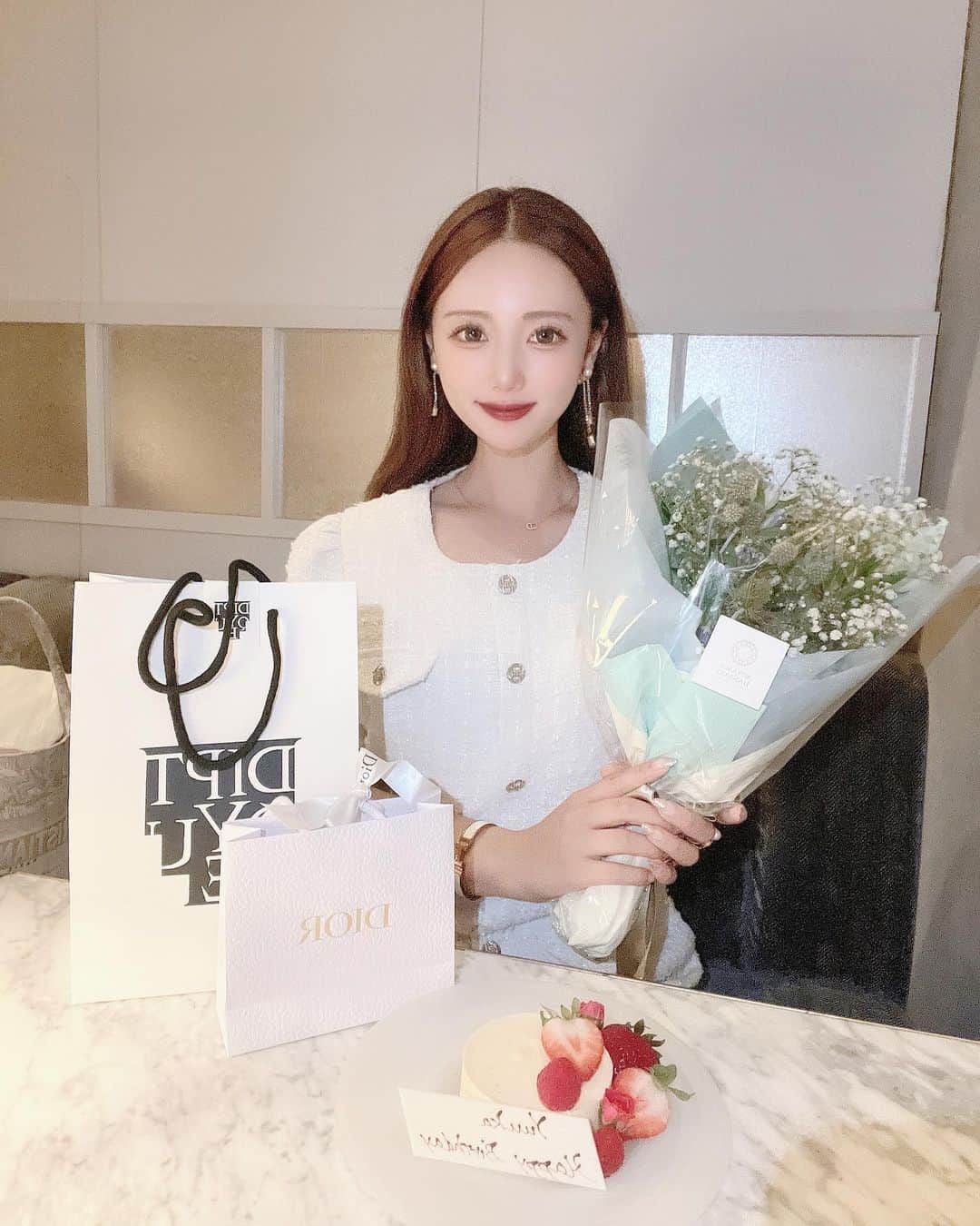 yuukachiさんのインスタグラム写真 - (yuukachiInstagram)「Dinner🍽✨  まおがお誕生日お祝いしてくれた🥺 ゆうかの好みのお店でさすがわかってる😏  本当の妹みたいに可愛がってる妹🥳💗らぶ  プレゼントもお花もセンス良くて さすがまおでした！！！🕊𓂃 𓈒𓏸◌  #誕生日Dinner#Dinner#神宮前グルメ #神宮前#GENTLE#韓国ファッション」7月29日 15時00分 - yuuka_stagram