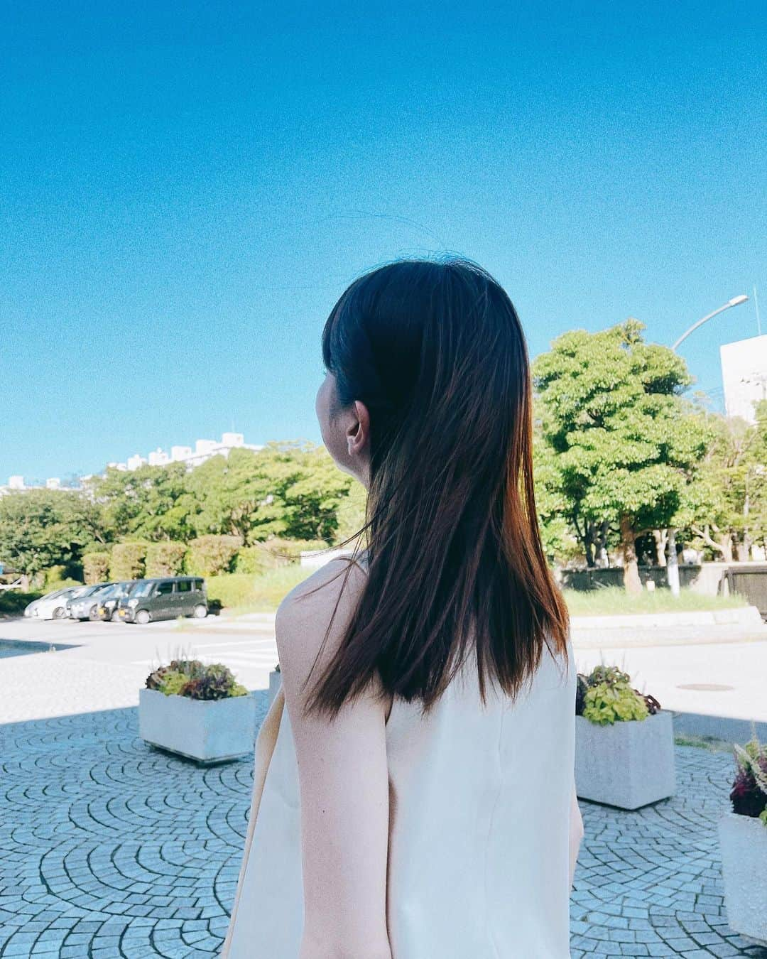 沖田愛加さんのインスタグラム写真 - (沖田愛加Instagram)「収録でした！☺︎ 帰り道にメイクさんが写真撮ってくれた♡ サラサラヘアにしてもらった☺︎ 雲一つない空が綺麗だった💭」7月29日 16時58分 - okita_aika