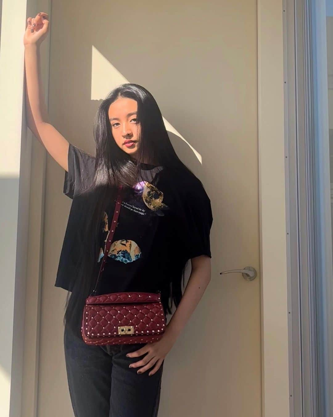 kokiさんのインスタグラム写真 - (kokiInstagram)「Golden hour 💕   #VALENTINOGARAVANI #RockStudSpike  Bag and tee-shirt @maisonvalentino」7月29日 17時27分 - koki