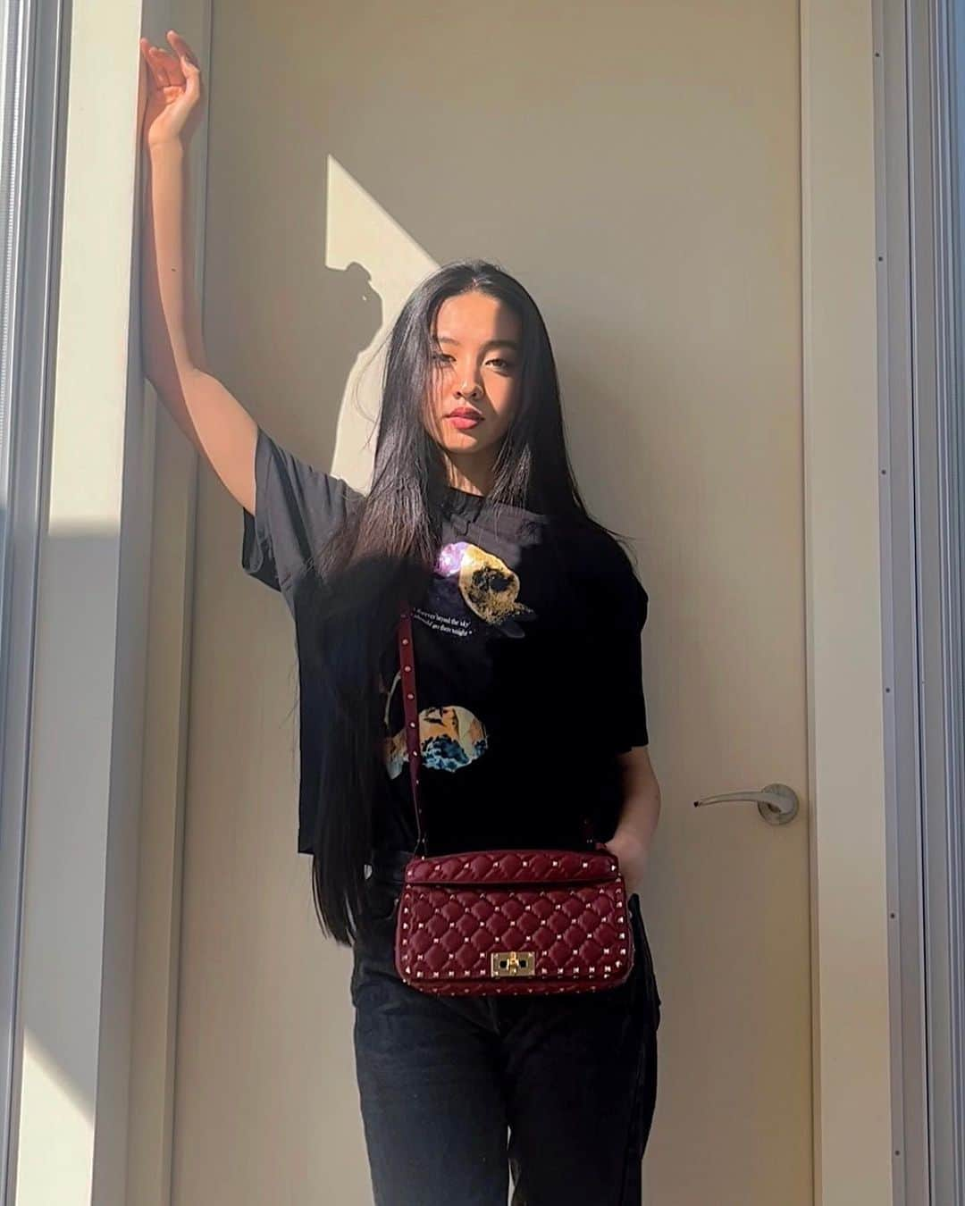 kokiさんのインスタグラム写真 - (kokiInstagram)「Golden hour 💕   #VALENTINOGARAVANI #RockStudSpike  Bag and tee-shirt @maisonvalentino」7月29日 17時27分 - koki