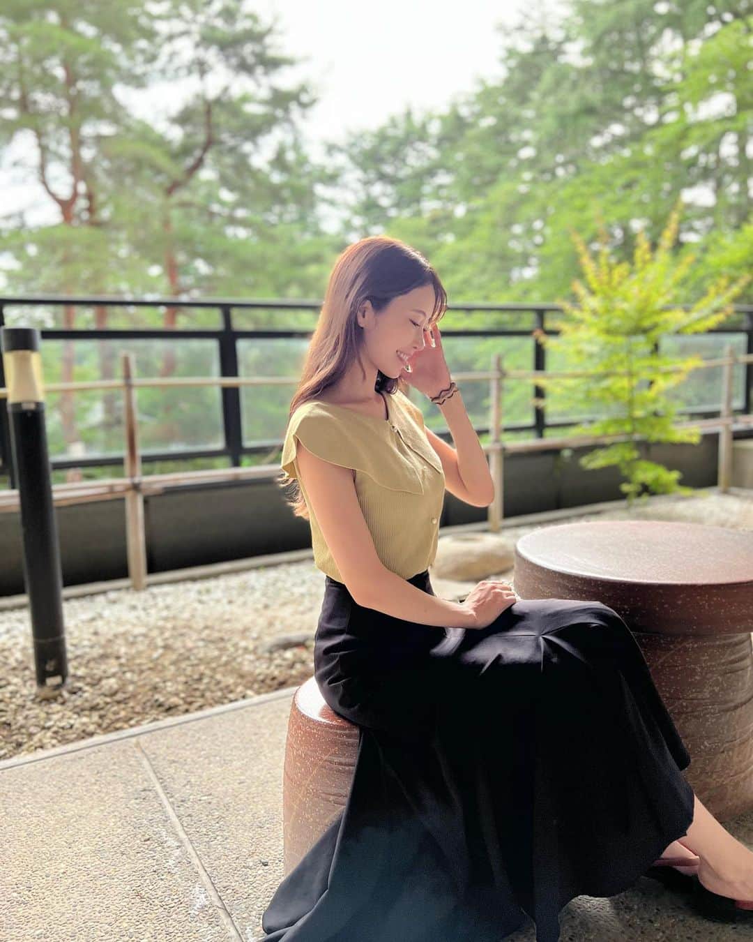 清水愛美さんのインスタグラム写真 - (清水愛美Instagram)「先日金沢へ遊びに行きました💓 日本庭園素敵だった💐✈️  topsは @ranan_official  の💓ピスタチオ💚カラーが 可愛いトップス💚  トレンドの大きい襟がポイントでノースリーブでもビックカラーで 気になる肩周りは隠れるデザイン！  7/19(火)～公式サイトでSummerセールがあるみたい！ お得に夏物をGETできるチャンス！ぜひチェックしてみてね💐  　  #ranan #Ranan #rananstyle #トレンド #コーデ #トレンドコーデ #きれいめコーデ #大人コーデ #大人カジュアル #夏コーデ #夏服コーデ」7月29日 19時17分 - manami_s0902