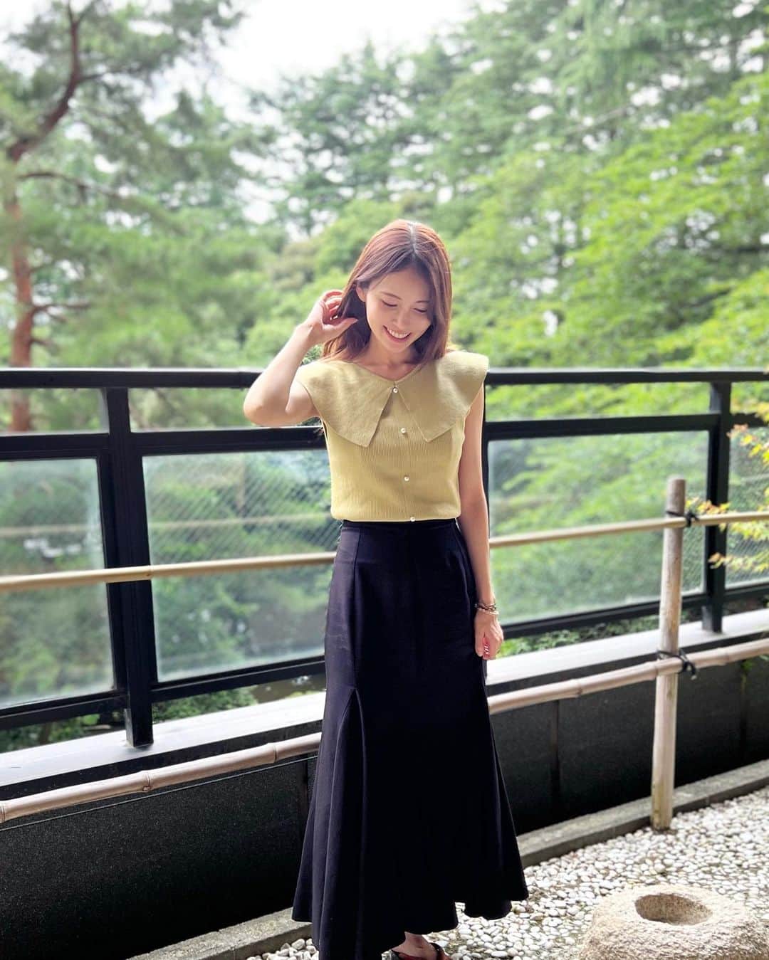 清水愛美さんのインスタグラム写真 - (清水愛美Instagram)「先日金沢へ遊びに行きました💓 日本庭園素敵だった💐✈️  topsは @ranan_official  の💓ピスタチオ💚カラーが 可愛いトップス💚  トレンドの大きい襟がポイントでノースリーブでもビックカラーで 気になる肩周りは隠れるデザイン！  7/19(火)～公式サイトでSummerセールがあるみたい！ お得に夏物をGETできるチャンス！ぜひチェックしてみてね💐  　  #ranan #Ranan #rananstyle #トレンド #コーデ #トレンドコーデ #きれいめコーデ #大人コーデ #大人カジュアル #夏コーデ #夏服コーデ」7月29日 19時17分 - manami_s0902