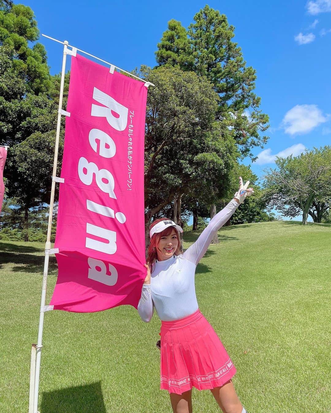 あおい夏海さんのインスタグラム写真 - (あおい夏海Instagram)「今日は年に一度の女子だけの大コンペ、 ずっと行きたかった 💓Regina open 2022💓に初参加してきましたぁ😍‼️ @regina_golf   ゴルフ女子200人以上が集まって、 ドレスコードのピンクにゴルフ場を埋め尽くしました‼️‼️ 華やかでとっても映えてましたー！！ 私の今日のコーデは @waacjapan_official のピンクコーデにしました💓  同じ組のみさきちゃんとわかなちゃん🌿😆 めっちゃ楽しかったーーー😍  景品や参加賞も豪華すぎてすごく興奮しましたーー！！ またちょっとずつアップしていきまーす❤️  #アスリズム #エルディオ #オノフレディ #ゼクシオ #セシルマクビー #ニューバランス #ビーレディ #boystokyo #bushnellgolf #cobragolfjapan #junandrope #maruko #nissan #PERFECTTAN #reginagolf #reginaopen2022 #ゴルフ女子コーデ  #ゴルフウエア  #ゴルフ女子  #ゴルフコーデ  #ゴルフコンペ  #waacgolf  #あおい夏海」7月29日 20時49分 - natsumi.aoi