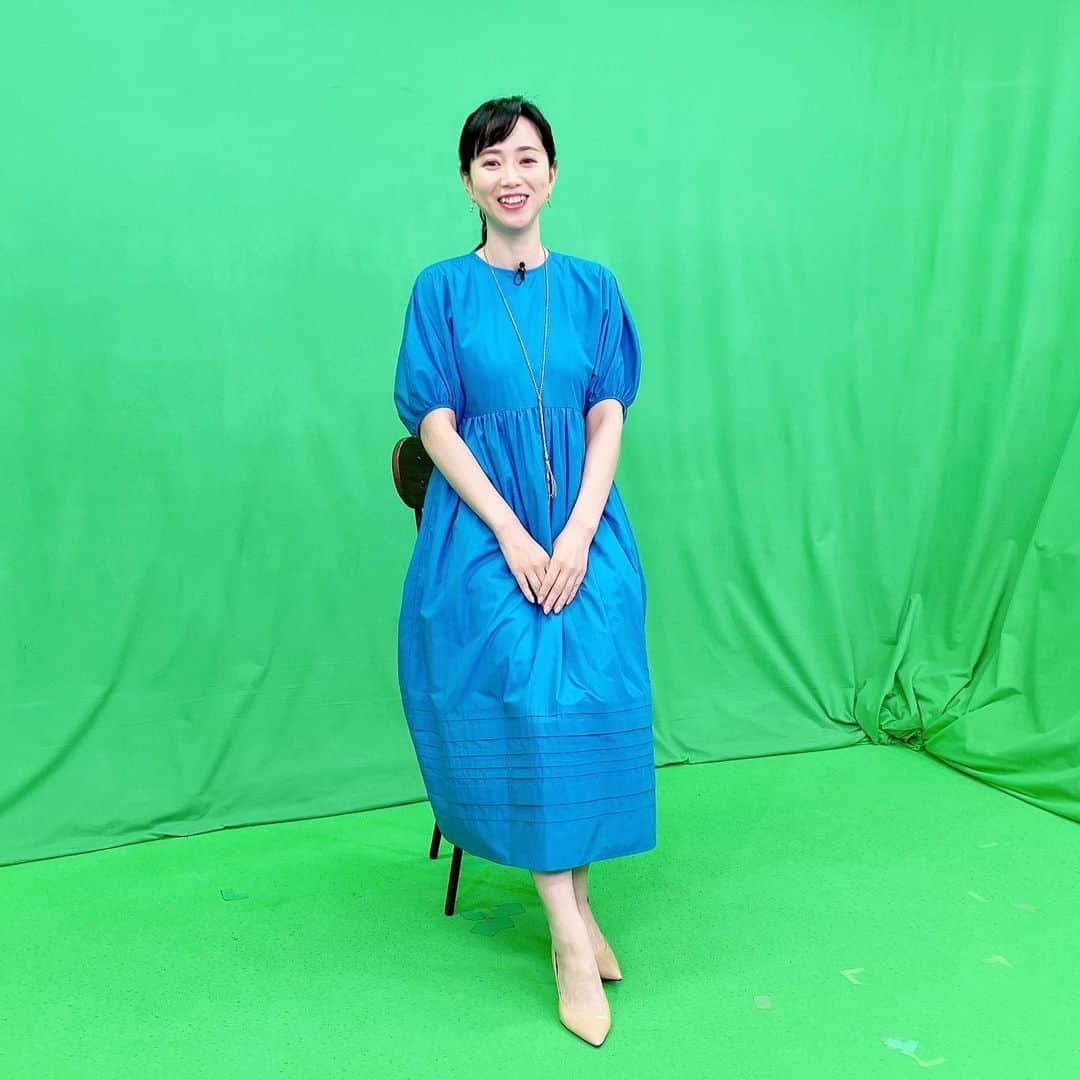 江連裕子さんのインスタグラム写真 - (江連裕子Instagram)「. 衣装は綺麗なブルーのロングワンピース  #ワンピース #ワンピースコーデ #ワンピース夢女子さんと繋がりたい #ワンピース好きな人と繋がりたい #アナウンサー #アナウンサー衣装 #アナウンサーコーデ #キャスター #江連裕子 #セントフォース」7月29日 21時02分 - yuko_ezure