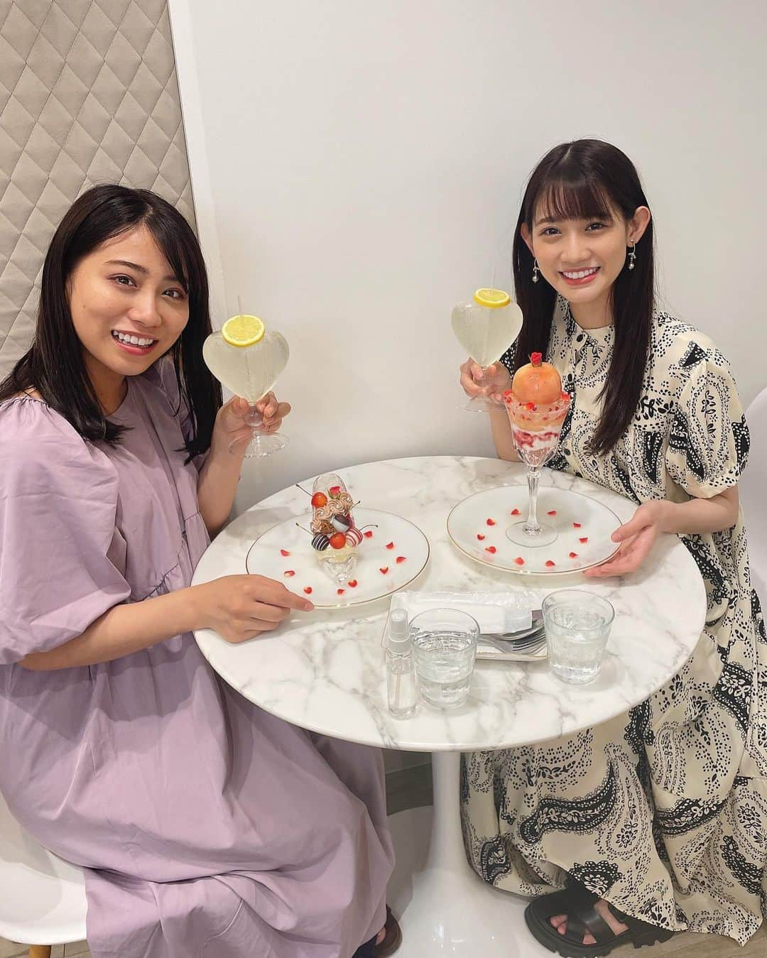 秋本帆華さんのインスタグラム写真 - (秋本帆華Instagram)「. 食べるのもったいない〜💓 ずっと眺めてたい〜💓 って言いながら 食べ始めたら一瞬でペロリ😋  見た目もお味も最高でした🍑🍒  #ほのハル秘密のデート #スイーツギャラリーアマンダ #名古屋スイーツ」7月29日 21時36分 - honoka_akimoto_official