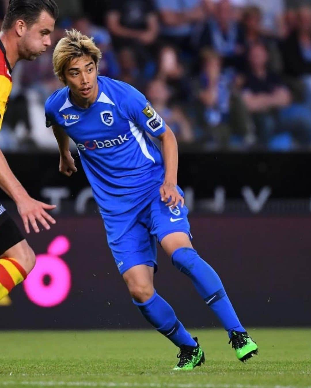 伊東純也さんのインスタグラム写真 - (伊東純也Instagram)「When I arrived to Genk in 2019, I didn't expect that I am going to appreciate this club and kind people too much.  My seasons here have been amazing : Winning league, Cup, Super cup and playing passionate matches.  Before starting a new challenge, I would like to be grateful with all my teammates, with coaching staff, club workers, board members and with best fans in Belgium🇧🇪  C'MON GENKIES!!」7月29日 22時44分 - 1409junya