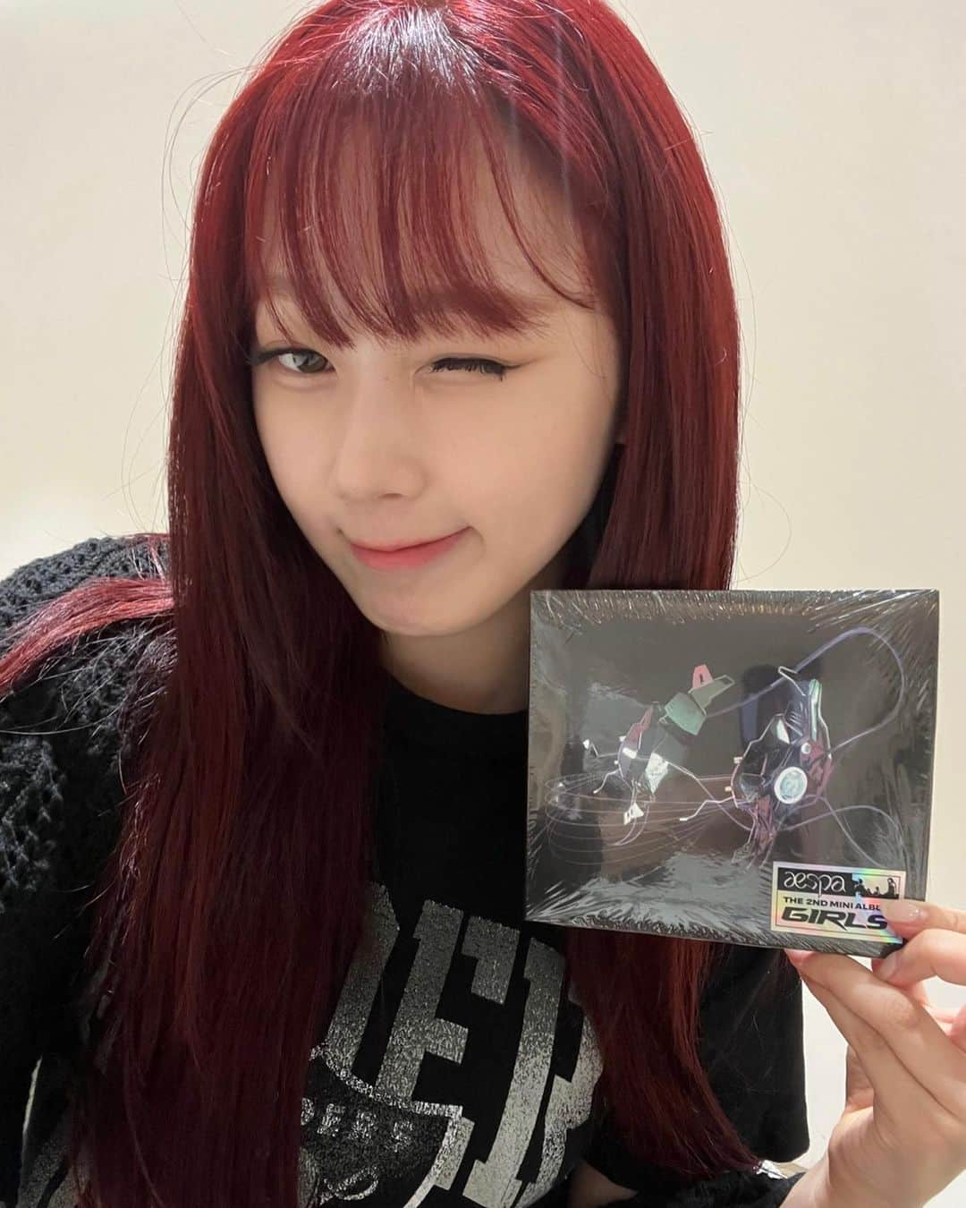 aespaさんのインスタグラム写真 - (aespaInstagram)「The 2nd Mini Album ‘Girls’ Digipack Ver. is now available everywhere❤️‍🔥  Pick up your copy of ‘Girls’ - link in bio💿  #aespa #æspa #에스파  #Girls #aespa_Girls」7月29日 23時54分 - aespa_official