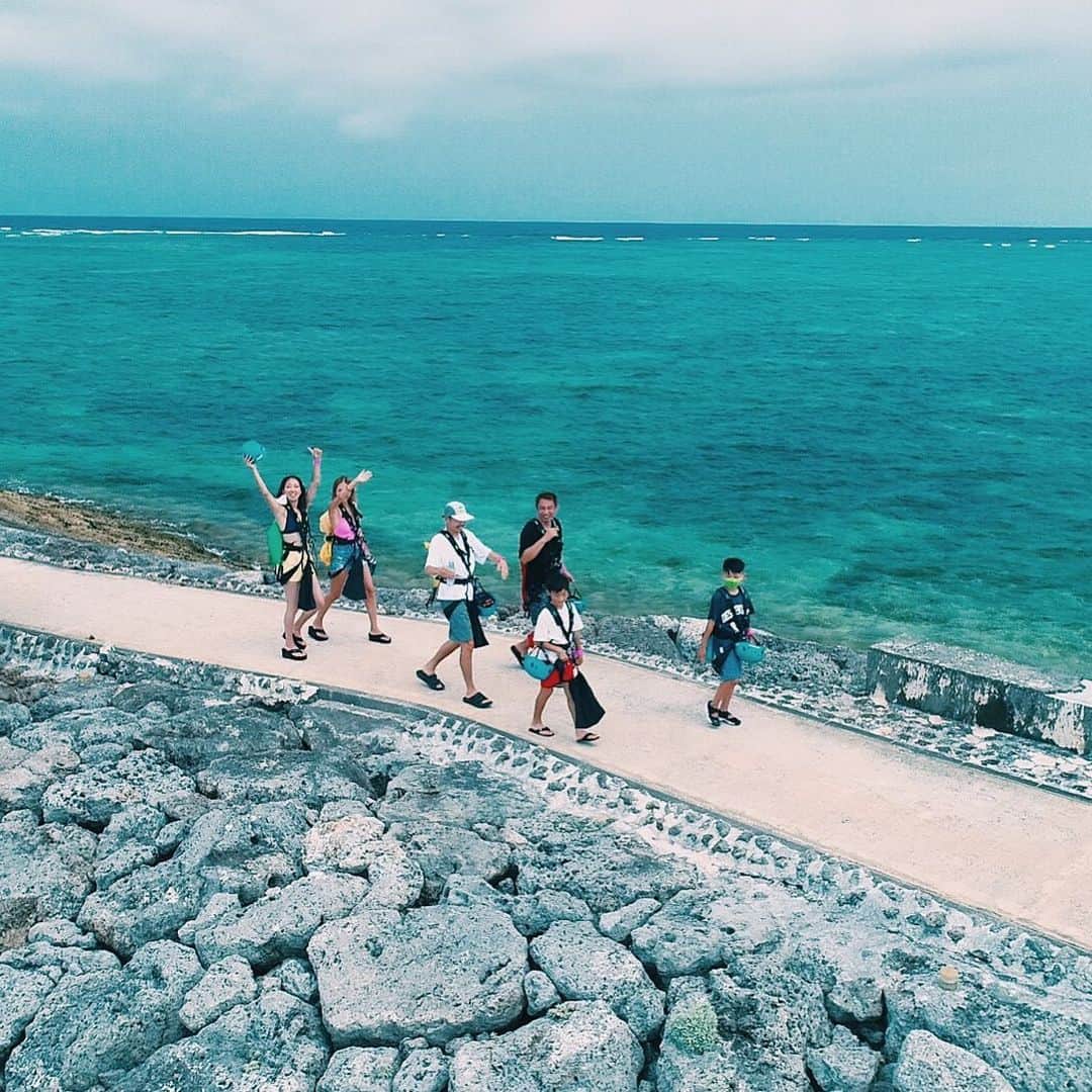 西山美希子さんのインスタグラム写真 - (西山美希子Instagram)「大好きな海で過ごす息子のバースデートリップイン沖縄🌴１日ちがいのお誕生日のお友達と、海づくしでお祝いしました✨釣りして、海の上を飛ぶようにジップラインをして、海の中に潜って、沢山のお魚さんとウミガメさんにも会えて！！！たのしいお誕生日を過ごせました❤️#西山家のなつやすみ」7月29日 23時57分 - mariaclove