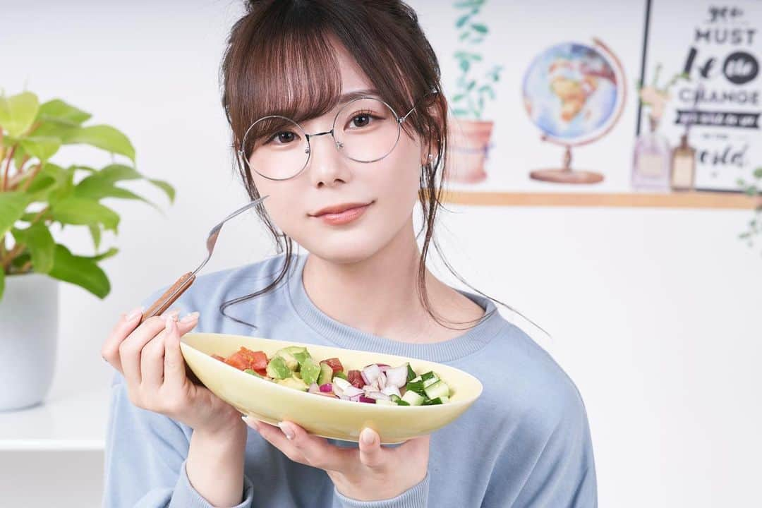 エスワン【公式】さんのインスタグラム写真 - (エスワン【公式】Instagram)「可愛い子の美味しそうに食べる姿はたまらない❣️エスワン専属女優さんを呼んで好きなものを美味しく食べてもらう、大人気ニュース企画 "#食べ写" の画像を大公開🕊✨  @mirugram_55  #miru #食べ写 #日本一の超単体AVメーカー #エスワン #ポキサラダ」7月30日 0時17分 - s1_official_jav