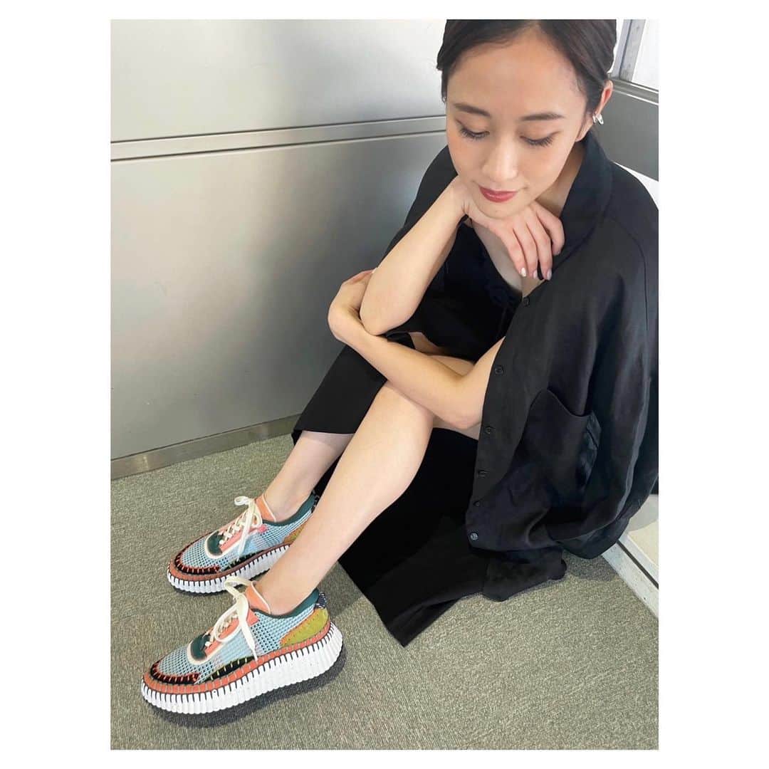 前田敦子さんのインスタグラム写真 - (前田敦子Instagram)「.  私生活ではもちろん、 仕事では最近舞台2本連続なので、 sneakerは欠かせない毎日です。  今ハマっている事や、 習慣にしてることありますか？  #shoes #sneaker #Chloe  @chloe   #dress #ZARA #私服 #black #summer  #夏ってあっという間に終わっちゃうんですよね #おやすみなさい 🌙」7月30日 0時31分 - atsuko_maeda_official