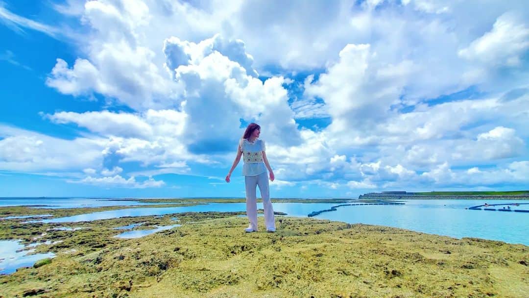 Machicoさんのインスタグラム写真 - (MachicoInstagram)「お仕事で沖縄に来ているよ☀️ 気持ちが良いくらいの青空と海🏖️  おすそわけ～🎀 #Machico #沖縄」7月30日 0時44分 - machico_3s25