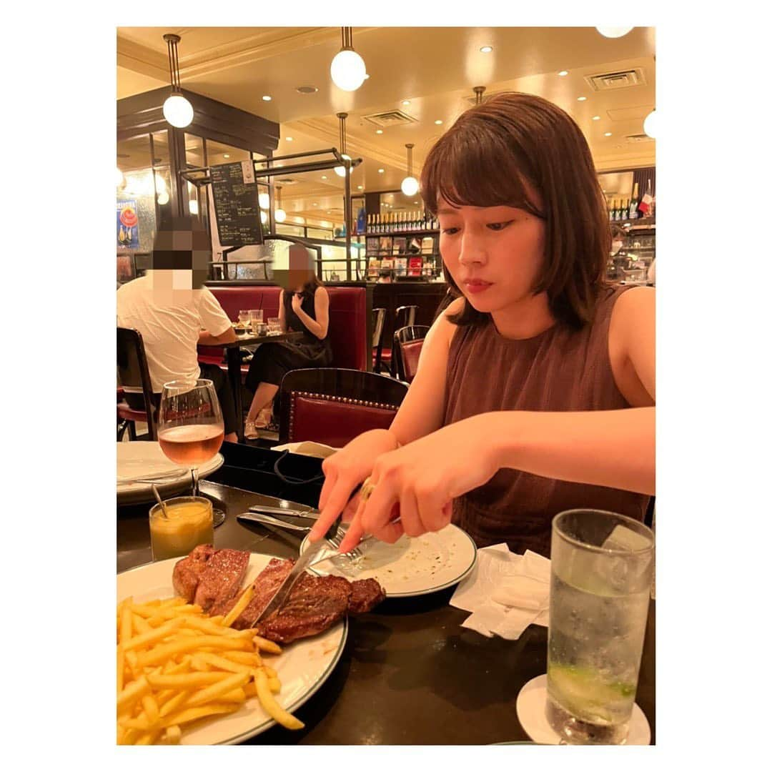 岡副麻希さんのインスタグラム写真 - (岡副麻希Instagram)「. 👩🏻🧒🏻👧🏽  いいときも、そうでないときも 寄り添ってくれる大切な人たち🧸 ⁡ 35歳になったときの おたのしみを企てました🤍🎂  ⁡ ⁡ #いつもありがとう！ #6月生まれと7月生まれ #ぎゅっとしてる！笑  ⁡ ⁡ 今夜は20時から 楽天ブランドデーSPECIAL LIVE 宜しくおねがいします！🤍  @livepark_jp @rakuten_official  ⁡ ⁡ ⁡ ⁡ ⁡」7月30日 9時23分 - maki_okazoe_official