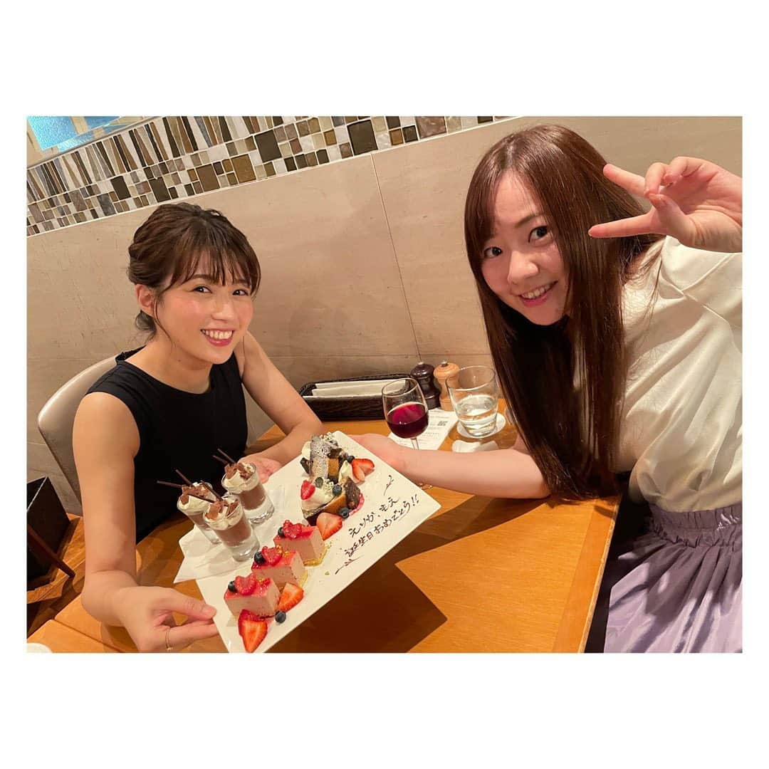 岡副麻希さんのインスタグラム写真 - (岡副麻希Instagram)「. 👩🏻🧒🏻👧🏽  いいときも、そうでないときも 寄り添ってくれる大切な人たち🧸 ⁡ 35歳になったときの おたのしみを企てました🤍🎂  ⁡ ⁡ #いつもありがとう！ #6月生まれと7月生まれ #ぎゅっとしてる！笑  ⁡ ⁡ 今夜は20時から 楽天ブランドデーSPECIAL LIVE 宜しくおねがいします！🤍  @livepark_jp @rakuten_official  ⁡ ⁡ ⁡ ⁡ ⁡」7月30日 9時23分 - maki_okazoe_official