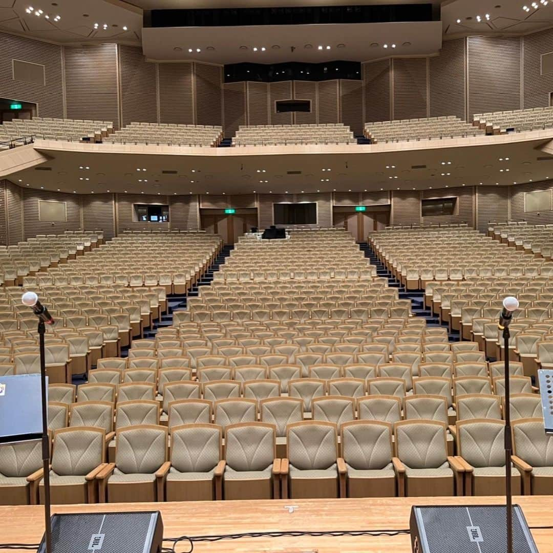 加藤一華さんのインスタグラム写真 - (加藤一華Instagram)「. コンサートツアー５日目 桐生公演終了しました🌈  前日の雷雨が嘘のように晴れて 本当によかった！😂😂✨  群馬の皆さんあったかくて、 元気いっぱいで嬉しかったなぁ😳  CD販売ブースの手書きポスター すごい愛溢れてて感動した🥲✨  せっかくだからご当地グルメ🍽  前日の夜は「ひもかわうどん」 そしてコンサートの後は 会場の皆がおすすめしてくれた 「ソースカツ丼」食べました！笑  ご当地トークも楽しいね☺️☺️  また元気な姿で会おうねぇ！！！✨  さぁ次は我が街、埼玉へ🙌 深谷の皆さん待っててねー！  ■残り公演チケットはこちら！ https://udo.jp/concert/ichinaru_familyconcert  #ボンボンアカデミー #いちなる #オーケストラ #東京シティフィルハーモニック管弦楽団 #美喜仁桐生文化会館シルクホール」7月30日 9時30分 - ichika_kato