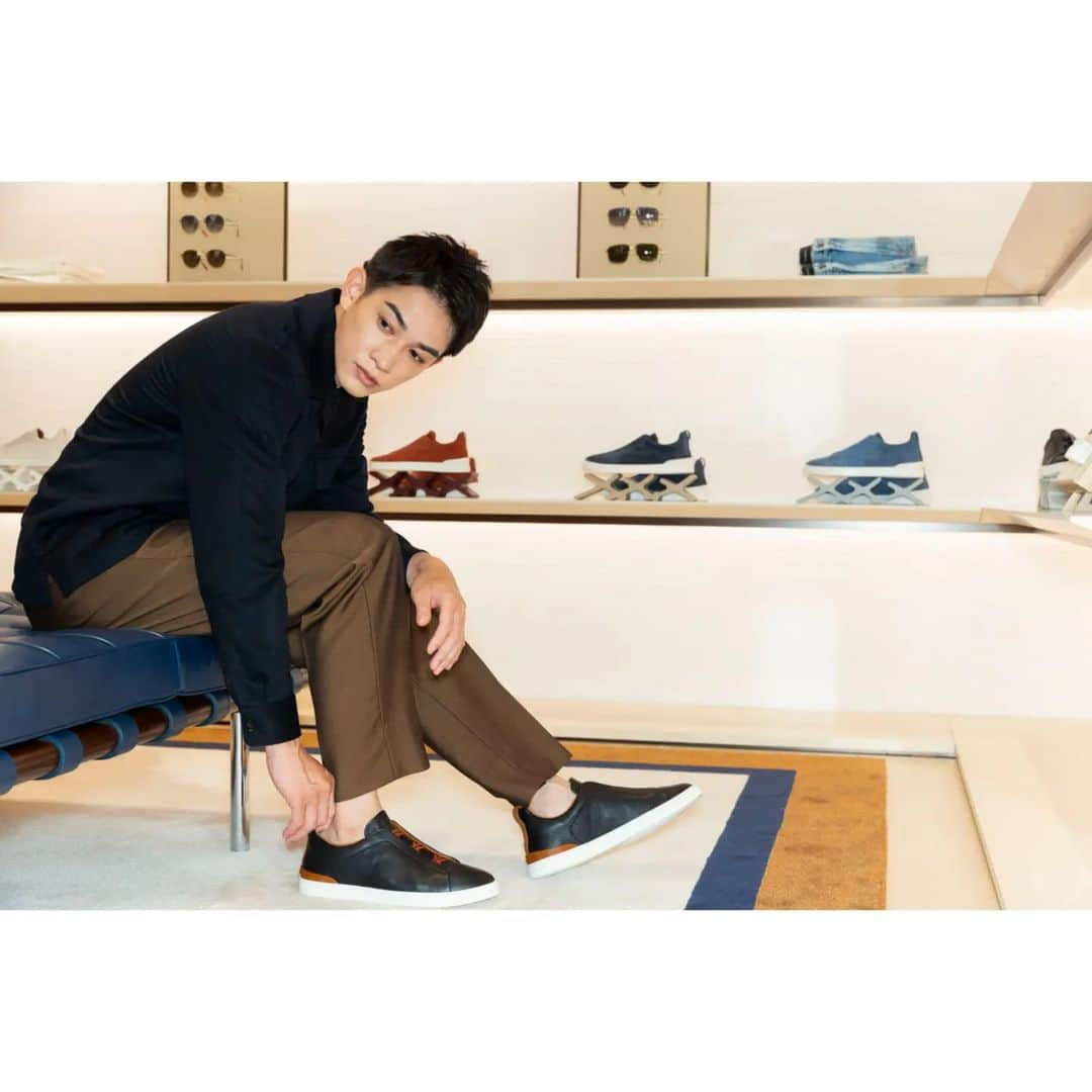 町田啓太さんのインスタグラム写真 - (町田啓太Instagram)「@zegnaofficial #ZEGNA #TripleStitchSneaker  カラバリ豊富なトリプルステッチ™スニーカー  囲まれたい。  stylist @stylist.eiji」7月30日 10時14分 - keita_machida_official