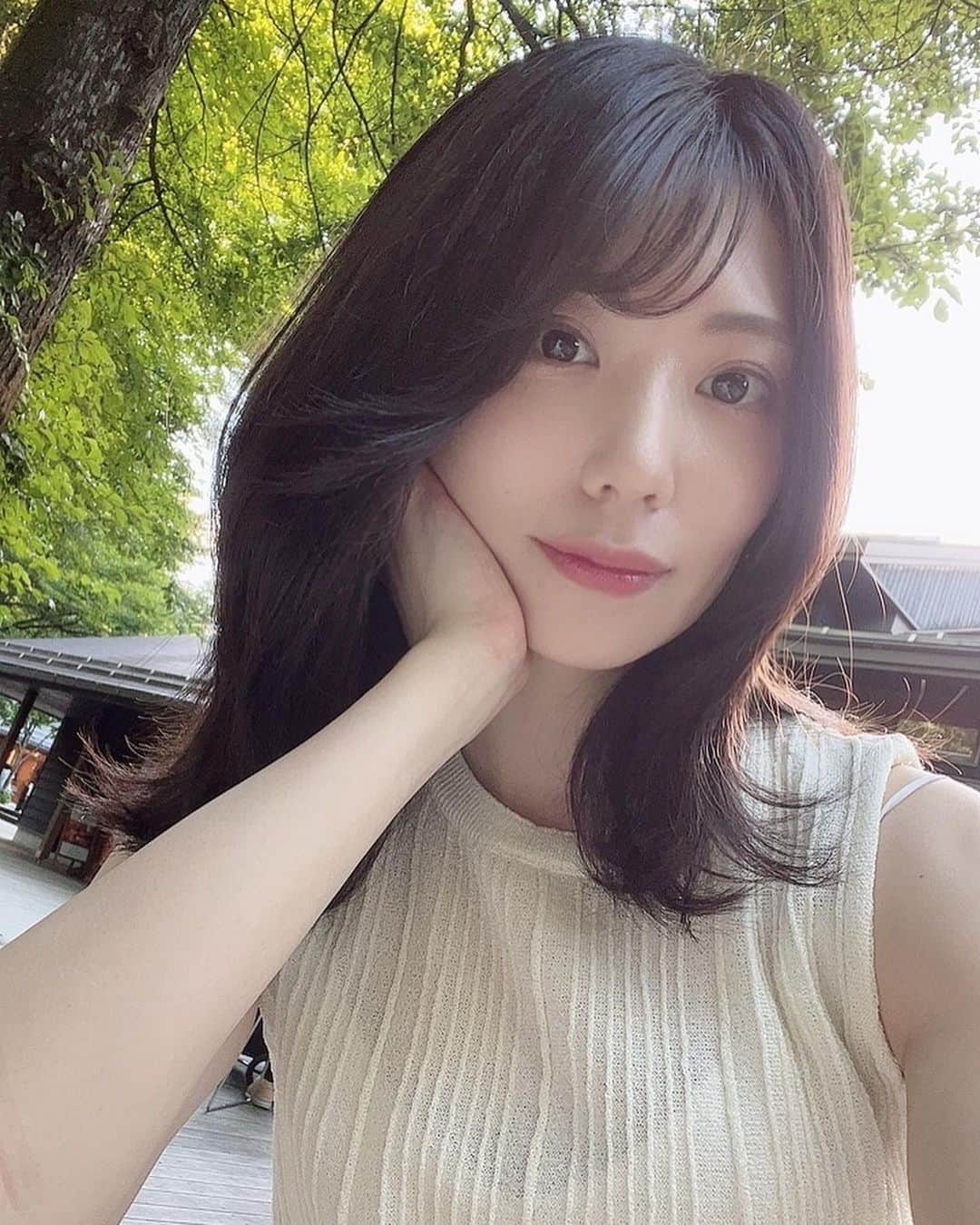 山岸逢花さんのインスタグラム写真 - (山岸逢花Instagram)「めちゃくちゃマイナスイオン浴びて 浄化されてきた〜〜🧘🏻‍♀️🫧🫧 （マイナスイオンって言うけど何者なんだろう、 わたしたちはプラスなのかなんなのか） . . . この間の休みは急遽避暑🏃‍♂️🏃‍♂️ 渓谷があったからお散歩してきたよ . . . . . . #山岸逢花 #あいぱん #AV女優 #AV #aikayamagishi」7月30日 11時13分 - ayakayamagishi_