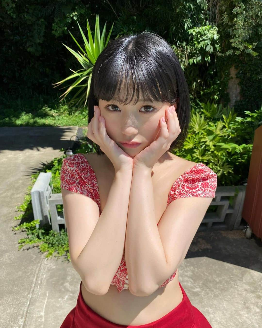 田中美久さんのインスタグラム写真 - (田中美久Instagram)「🍒🤍. . . EX大衆さんのオフショット🍒 #おようふくかわいい♪ #こーゆーの着てプール行きたい #泳ぐ気はない . . 発売日は9月14日表紙担当です #夏コーデ #珍しく全身ショット #夏 #summer #🍒 #かわいい」7月30日 14時41分 - mikumonmon_48