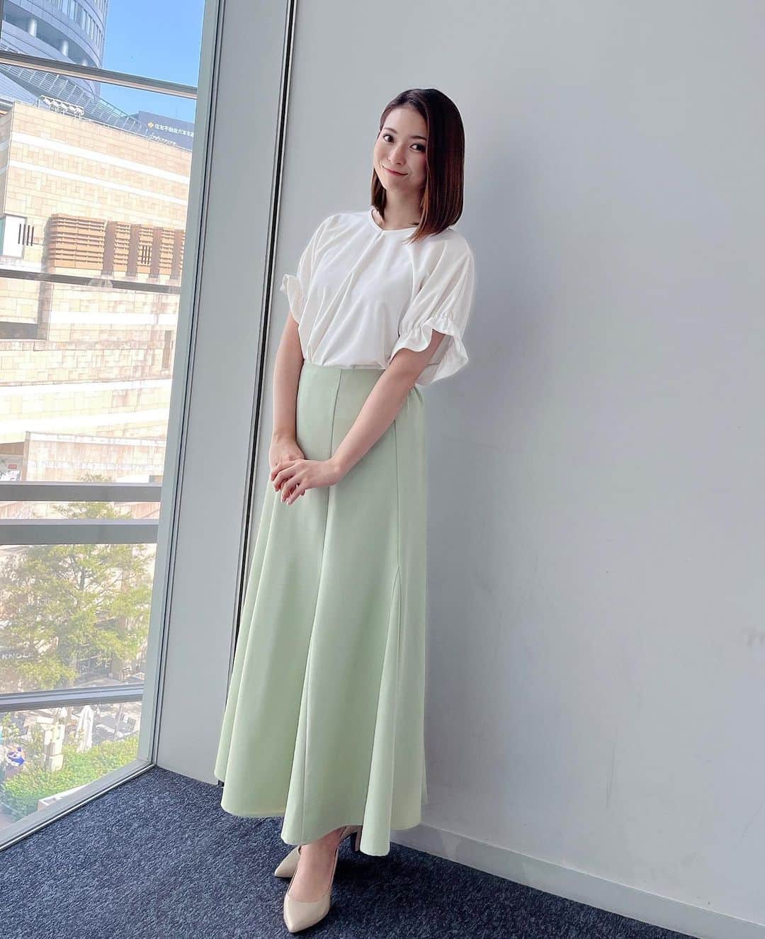 住田紗里さんのインスタグラム写真 - (住田紗里Instagram)「久しぶりに、薄い緑色のスカートを履きました✨ 週刊ニュースリーダーの衣装です。  1枚目 トップス・スカート Pierrot (@pierrot_shop)  2枚目  トップスEKCOOKIES(@ekcookies_jp) スカート CELFORD (@celford_official)」7月30日 16時37分 - sarisumita_ex