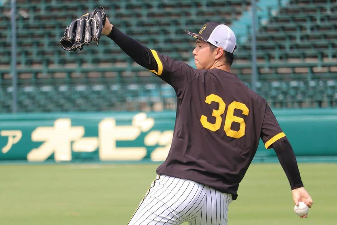 阪神タイガースさんのインスタグラム写真 - (阪神タイガースInstagram)「7月30日ヤクルト戦、本日の試合前練習の様子です！ #大山悠輔 選手 #アデルリンロドリゲス 選手 #小幡竜平 選手 #板山祐太郎 選手 #中野拓夢 選手 #北條史也 選手 #ジョーガンケル 選手 #才木浩人 選手 #浜地真澄 選手 #岩貞祐太 選手 #阪神タイガース  #イチにカケル！」7月30日 16時41分 - hanshintigers_official