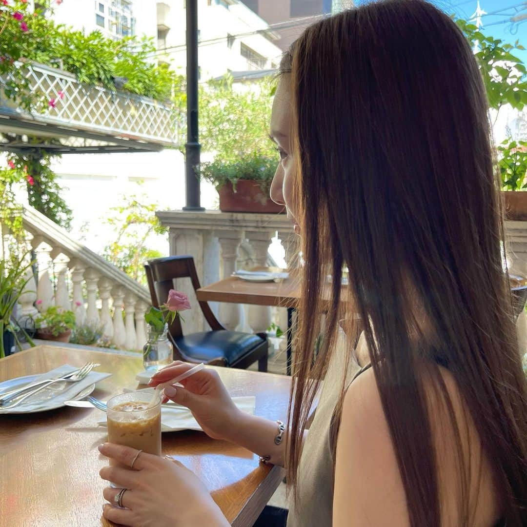 ひよんさんのインスタグラム写真 - (ひよんInstagram)「☕️💓  オンマが撮ってくれた👸❤️」7月30日 17時01分 - cchan_fee4