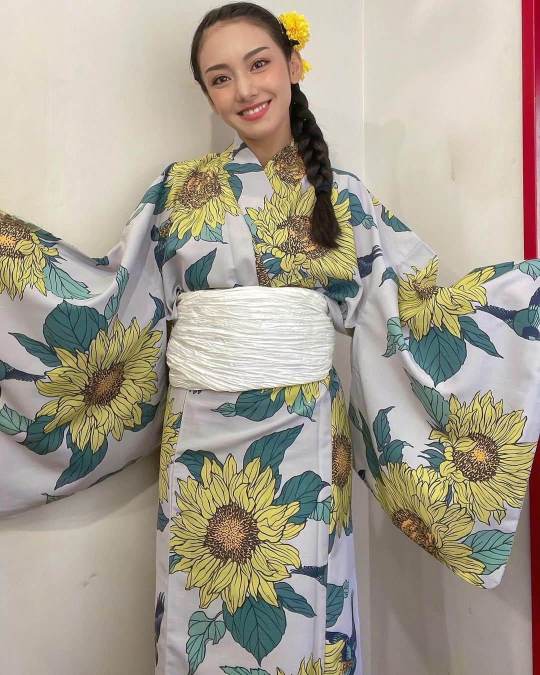 長谷川晴奈さんのインスタグラム写真 - (長谷川晴奈Instagram)「劇団のファンミで浴衣着ました🌻  大好きなひまわりの浴衣を着てみたよ🤍 着付けはさくらちゃんがしてくれました！ 感謝🥹🙏 これからも着る機会増やして沢山着てあげたいなー🥰  #浴衣　#浴衣着付け　#ひまわり　#夏　#お祭り　#夏祭り　#花火　#屋台」7月30日 19時27分 - haruna_hasegawa71