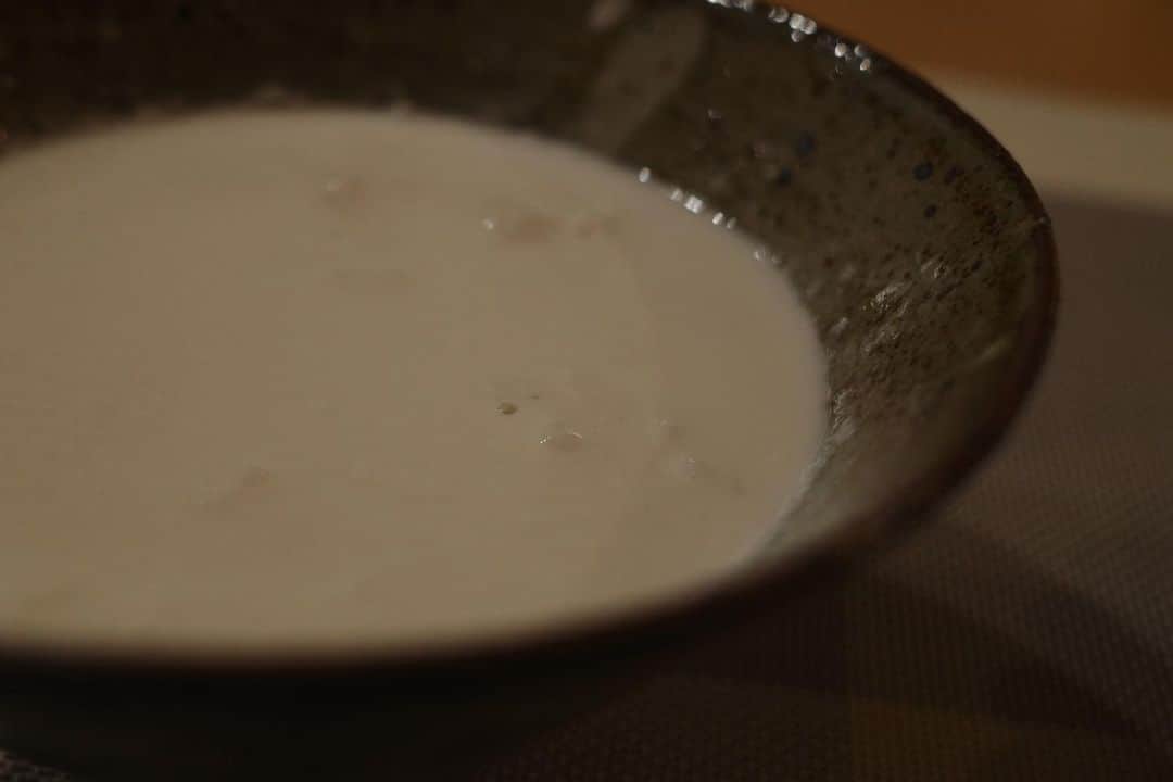 内山理名さんのインスタグラム写真 - (内山理名Instagram)「🇹🇭🥒🍋  うす皮までまるごと。黄えんどう豆のみでできているZENBヌードル。特に細麺が調理しやすくリピート中。 タイ風白つけ麺を少しアレンジして♡ 冷たーくしたココナッツミルクが濃厚で美味しいね。  #healthylifestyle  #thaifood  #zenb」7月30日 21時09分 - rinauchiyama_official