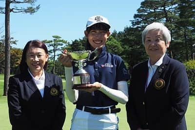 馬場咲希さんのインスタグラム写真 - (馬場咲希Instagram)「【関東ジュニアゴルフ選手権】  優勝しました❕これで関東女子アマ、関東ジュニア両方制覇🌟  71.68.71のtotal - 6で、プレーオフでの優勝でした🏆  大会関係者の皆さん、KGAの皆さん、千葉カントリーの皆さん、とても暑い中本当にありがとうございました😊  関東アマと関東ジュニアの両方獲れたのは嬉しいです！帰国後すぐでとっても疲れてたけど出場&優勝できてよかったです🥹応援ありがとうございました😊  #bridgestone #bridgestonegolf #1piu1uguale3 #trussputter #underarmour #青梅ゴルフ倶楽部 #フォレスト鳴沢ゴルフカントリークラブ #gmg八王子ゴルフ場 #村田忠男 #ゴルフ女子 #ゴルフ #ゴルフ好きな人と繋がりたい #スポーツ #sports #golf」7月30日 21時19分 - teba_.425