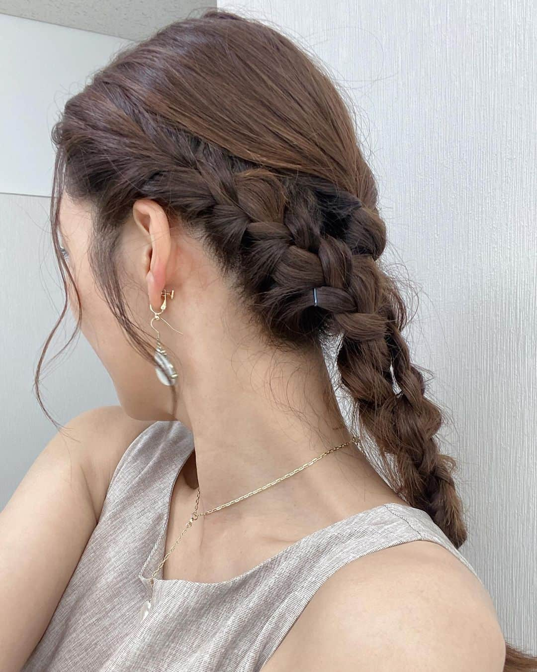 穂川果音さんのインスタグラム写真 - (穂川果音Instagram)「hairstyle  編み下ろしスタイルです😊  #hairstyle #hairarrange #編み下ろしヘア　#編み下ろしスタイル　#編み下ろしアレンジ　#アベプラ　#abema #穂川果音 #気象予報士　#weatherforecast #気象キャスター　#セントフォース」7月30日 21時24分 - hokawakanonn