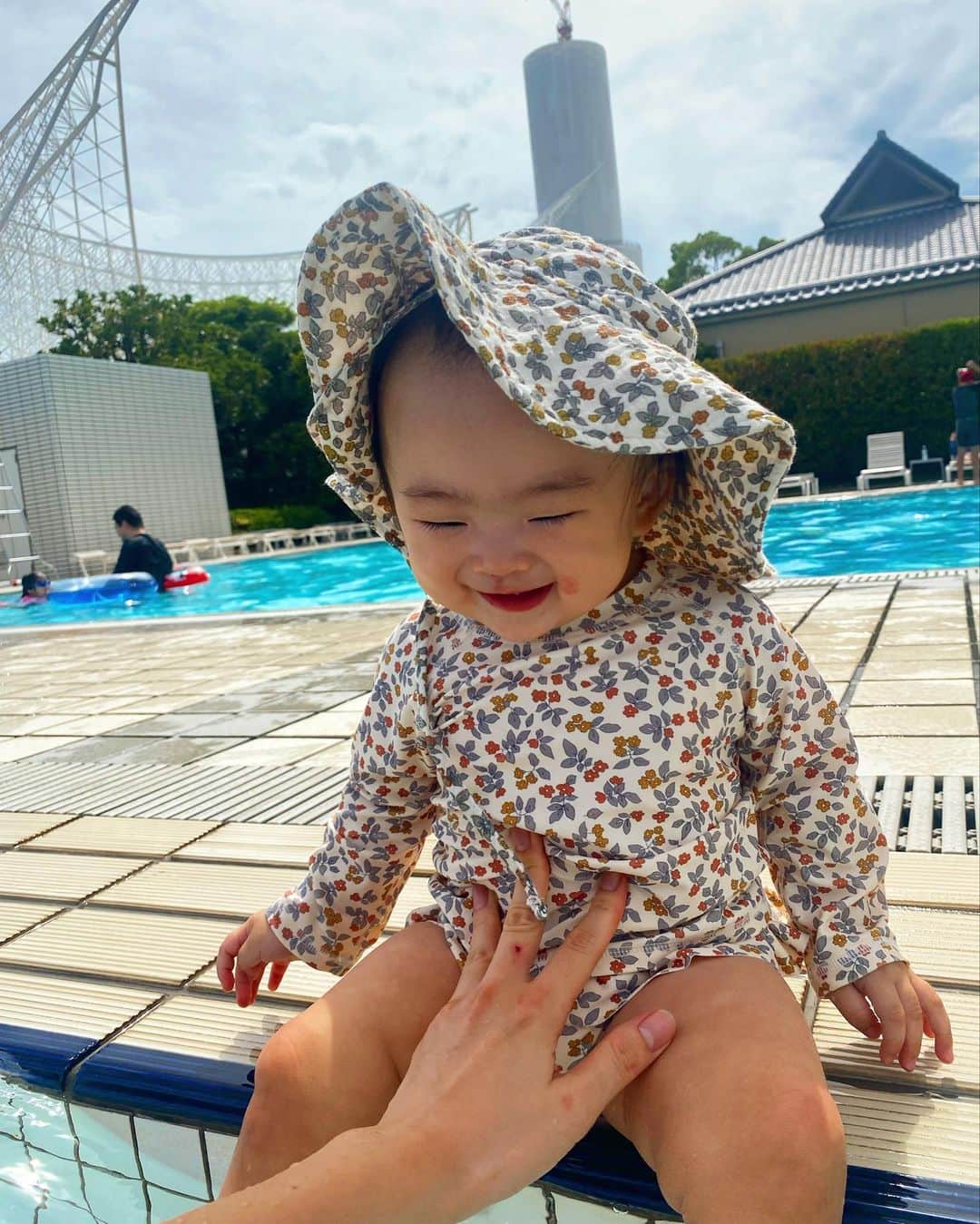 yuiさんのインスタグラム写真 - (yuiInstagram)「. . 髪の毛が隠れると女子にみえる👒 (髪の毛いつ生えるかなぁ〜) . 一人でプール連れて行くのドキドキしたけど、 楽しんでくれて良かった👙👒🏊‍♀️ . スクールに行ってるからか、 お姉ちゃんお兄ちゃんが気になって気になって、 プールに飛び込む勢いでした🫥 . また来週も連れ行こうかな😍 (ただ、かなり疲れる🫠) . #ゆいのママライフ」7月31日 6時59分 - yuiram