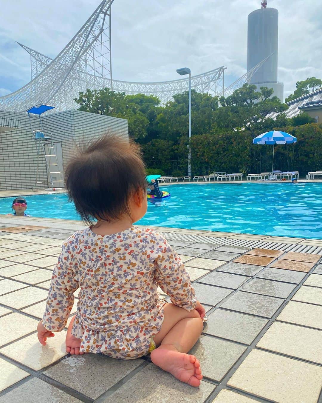 yuiさんのインスタグラム写真 - (yuiInstagram)「. . 髪の毛が隠れると女子にみえる👒 (髪の毛いつ生えるかなぁ〜) . 一人でプール連れて行くのドキドキしたけど、 楽しんでくれて良かった👙👒🏊‍♀️ . スクールに行ってるからか、 お姉ちゃんお兄ちゃんが気になって気になって、 プールに飛び込む勢いでした🫥 . また来週も連れ行こうかな😍 (ただ、かなり疲れる🫠) . #ゆいのママライフ」7月31日 6時59分 - yuiram