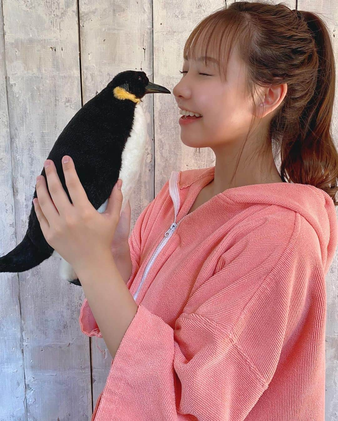 本郷柚巴さんのインスタグラム写真 - (本郷柚巴Instagram)「🐧🐧🐧  #撮影 #オフショット #ペンギン #🐧」7月31日 18時31分 - h.yuzuha_0112