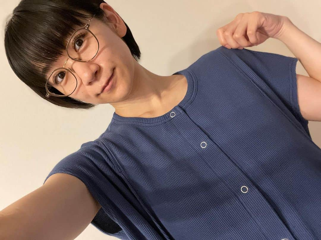 時東ぁみさんのインスタグラム写真 - (時東ぁみInstagram)「3枚目は気になる方のみswipeしてね☝🏻 ・ 授乳服をGETしました☆ ぱっと見は普通の洋服なんだけど、サイドが開くようになっています！ 授乳服ってわからないところと、ケープなしであげても中まで見えないところがすごいのっ！！ ・ 出先では授乳室を探すし、ケープもします！ でも、いつ何時お腹すいたギャンに見舞われるかわからないから、こういうのあるだけで安心だな〜☆ ・ #時東ぁみ #授乳 #授乳服  #授乳ブラ #授乳ケープ #授乳室 #モーハウス #mohouse #日本橋 #nihonbashi #安心 #洋服 #ワンピース #新米ママ #新米メガネ母ちゃん #肌荒れ中 #世界母乳育児週間」7月31日 19時33分 - amitokito