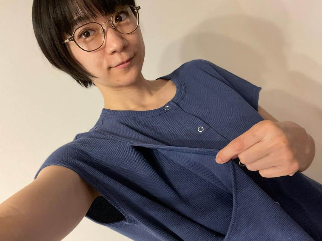 時東ぁみさんのインスタグラム写真 - (時東ぁみInstagram)「3枚目は気になる方のみswipeしてね☝🏻 ・ 授乳服をGETしました☆ ぱっと見は普通の洋服なんだけど、サイドが開くようになっています！ 授乳服ってわからないところと、ケープなしであげても中まで見えないところがすごいのっ！！ ・ 出先では授乳室を探すし、ケープもします！ でも、いつ何時お腹すいたギャンに見舞われるかわからないから、こういうのあるだけで安心だな〜☆ ・ #時東ぁみ #授乳 #授乳服  #授乳ブラ #授乳ケープ #授乳室 #モーハウス #mohouse #日本橋 #nihonbashi #安心 #洋服 #ワンピース #新米ママ #新米メガネ母ちゃん #肌荒れ中 #世界母乳育児週間」7月31日 19時33分 - amitokito