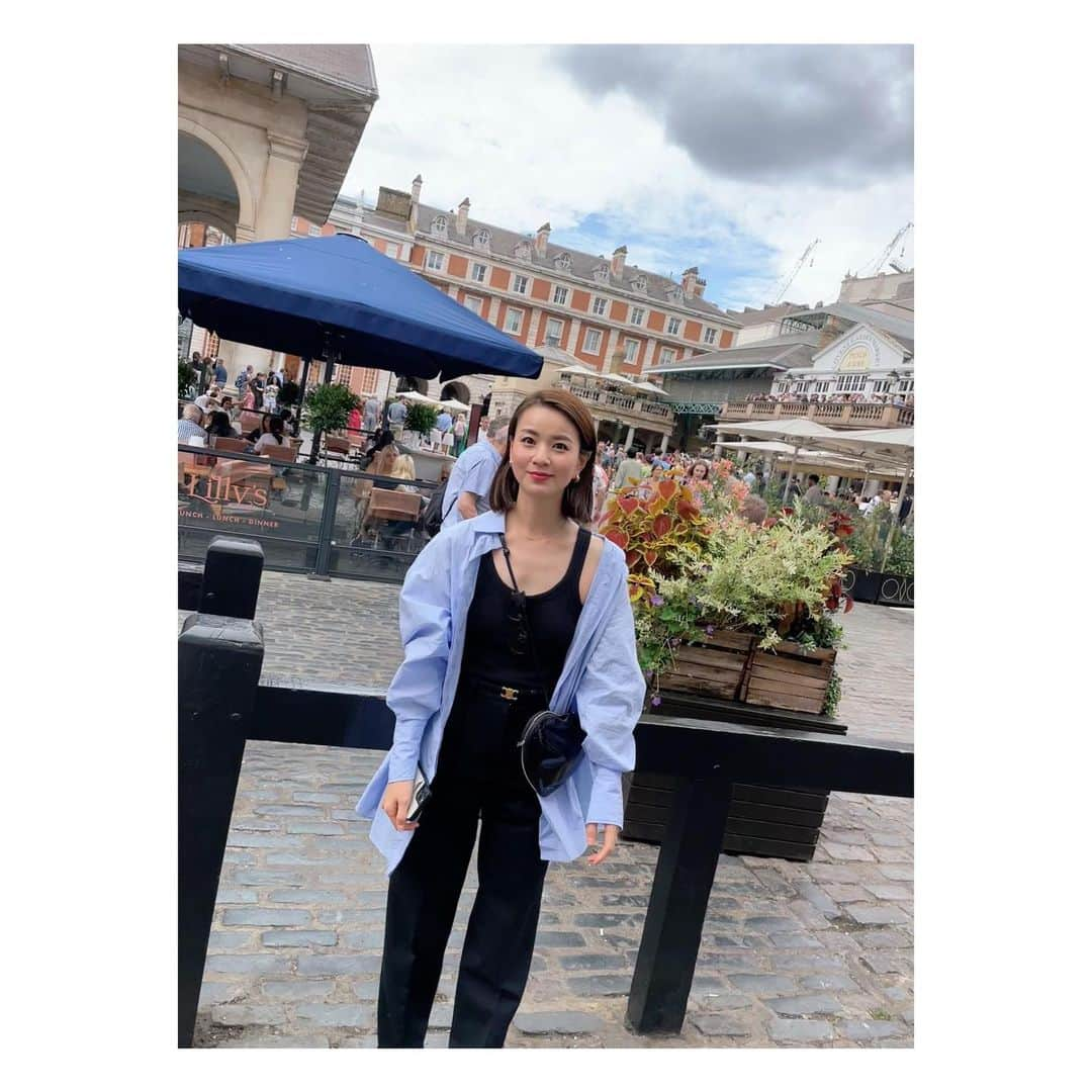 秋元玲奈さんのインスタグラム写真 - (秋元玲奈Instagram)「Covent garden 散策し、家で久しぶりに「My fair lady」の映画を観る。そんな土曜日🇬🇧  #london #londonlife #coventgarden  #myfairlady  #ロンドン日記 shirts#patou pants#marni belt#celine bag#alaïa」7月31日 19時58分 - rena_akimoto