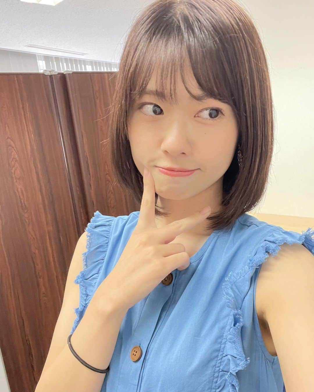 小田えりなさんのインスタグラム写真 - (小田えりなInstagram)「#オンラインお話し会 ありがとうございました💙 腕出し、肩出し、夏、でした！！！  #fashion #ootd #青」7月31日 20時29分 - odenchannn