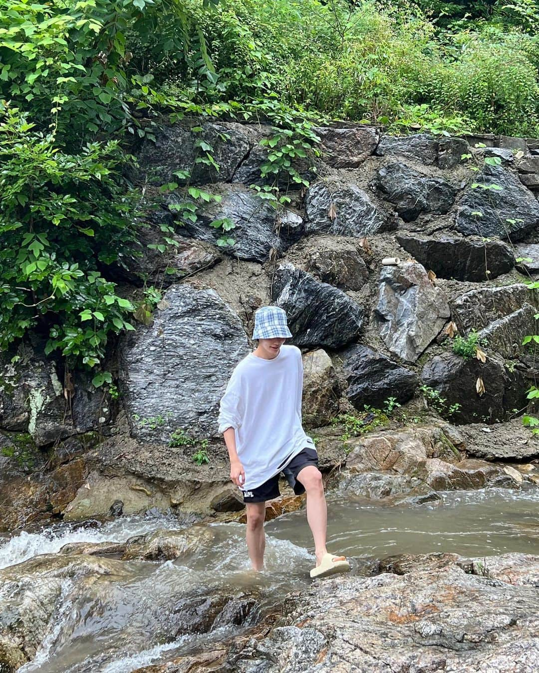 ジョンハンさんのインスタグラム写真 - (ジョンハンInstagram)「☔️💦」7月31日 21時20分 - jeonghaniyoo_n