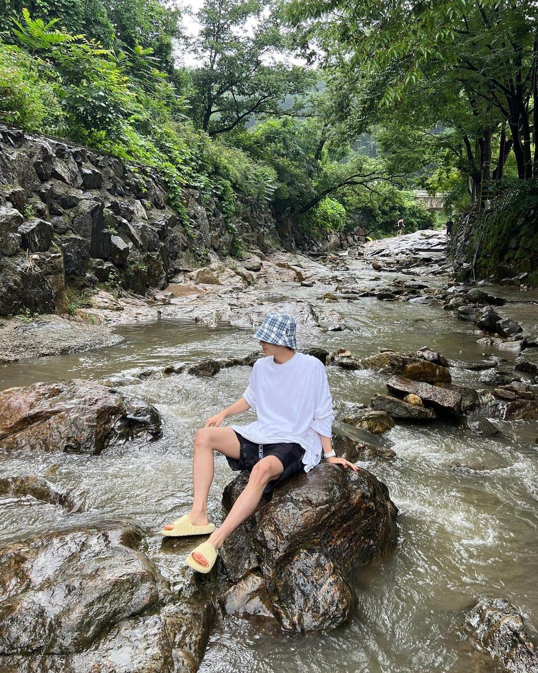 ジョンハンさんのインスタグラム写真 - (ジョンハンInstagram)「☔️💦」7月31日 21時20分 - jeonghaniyoo_n