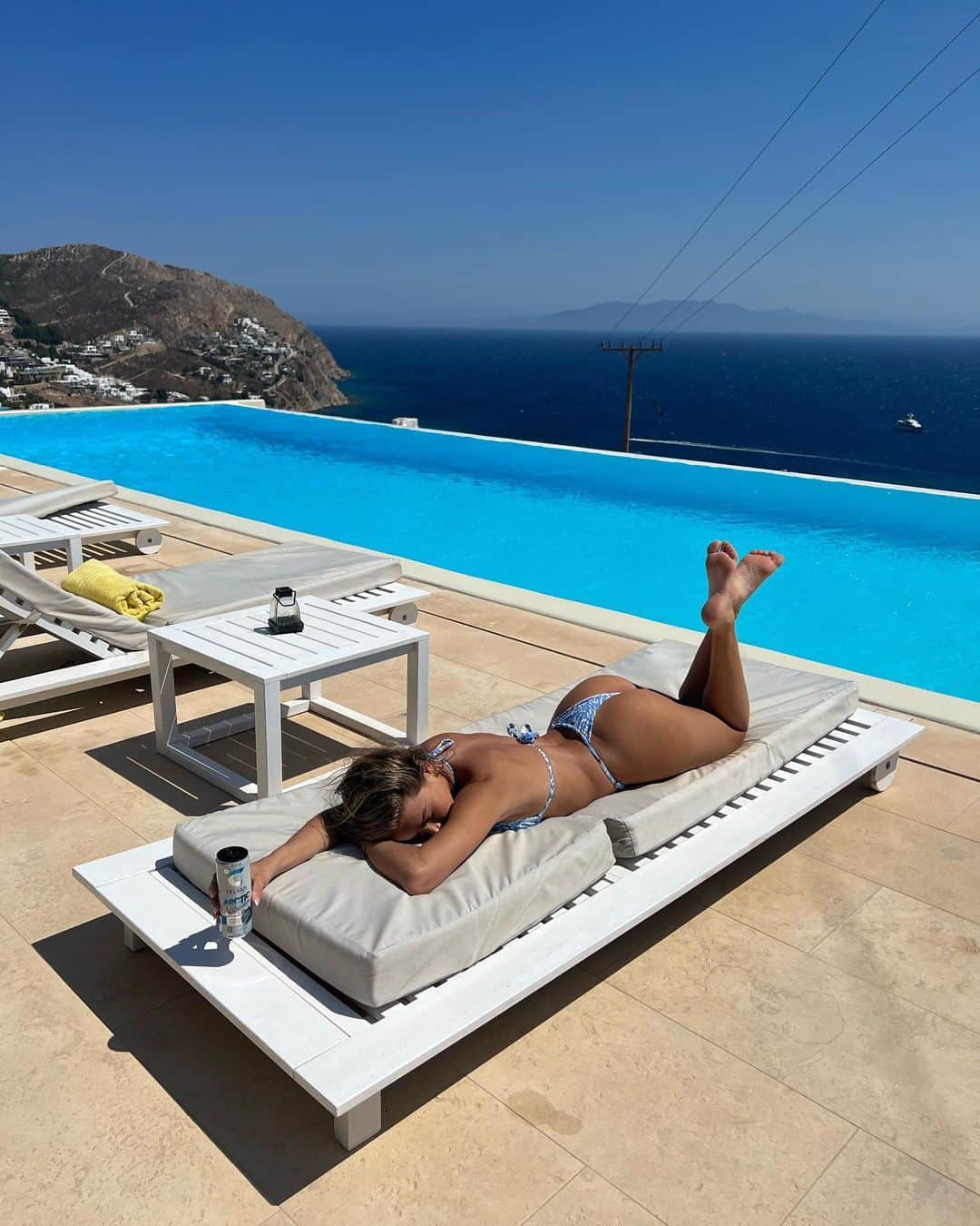 Cindy Pradoさんのインスタグラム写真 - (Cindy PradoInstagram)「Such an amazing week in Mykonos staying at @aqualivingvillas “Villa Divina” 💙」8月1日 1時02分 - cindyprado