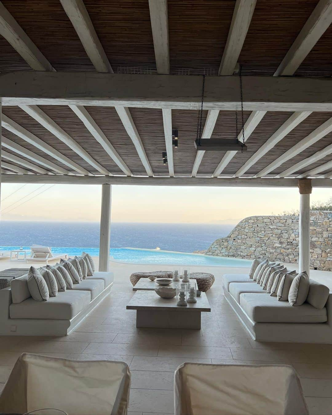 Cindy Pradoさんのインスタグラム写真 - (Cindy PradoInstagram)「Such an amazing week in Mykonos staying at @aqualivingvillas “Villa Divina” 💙」8月1日 1時02分 - cindyprado