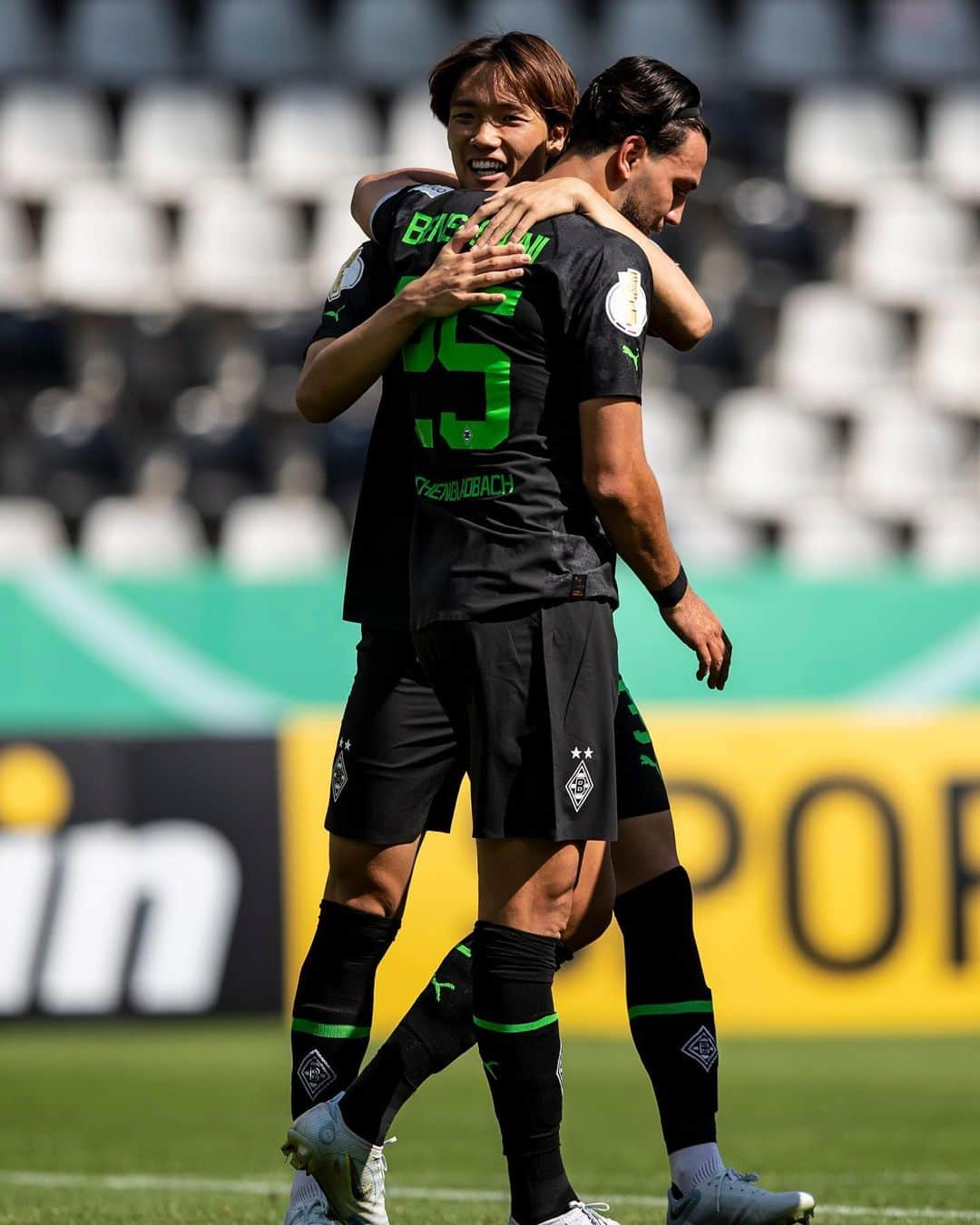 板倉滉さんのインスタグラム写真 - (板倉滉Instagram)「Very happy to make my official debut and victory today for @borussia #DFBPokal  Looking forward to next weekend #Bundesliga  Sehr glücklich über mein offizielles Debüt und den Sieg heute für @borussia #DFBPokal  Ich freue mich auf das nächste Wochenende #Bundesliga」8月1日 5時14分 - kouitakura