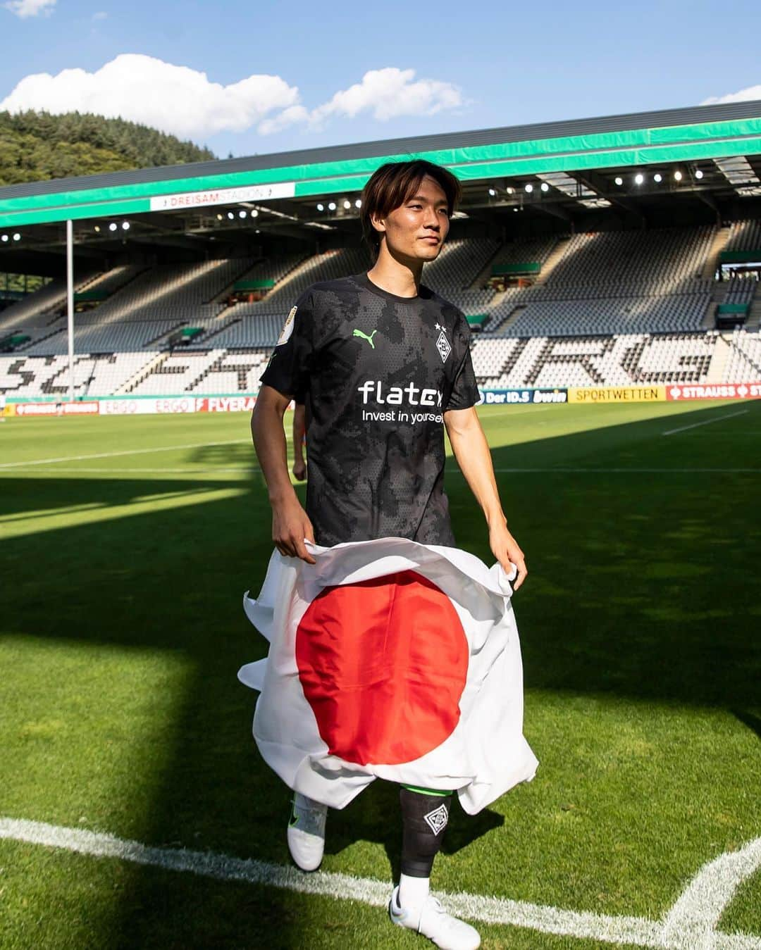 板倉滉さんのインスタグラム写真 - (板倉滉Instagram)「Very happy to make my official debut and victory today for @borussia #DFBPokal  Looking forward to next weekend #Bundesliga  Sehr glücklich über mein offizielles Debüt und den Sieg heute für @borussia #DFBPokal  Ich freue mich auf das nächste Wochenende #Bundesliga」8月1日 5時14分 - kouitakura