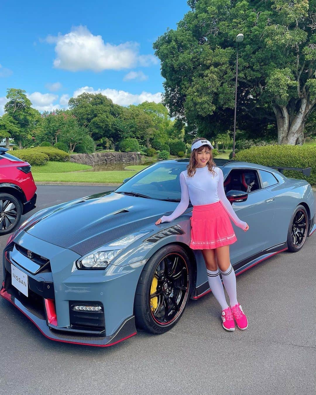 あおい夏海さんのインスタグラム写真 - (あおい夏海Instagram)「先日のレジーナオープンで日産のカッコイイ車発見‼️‼️ @nissanjapan  ストーリー載せたらすぐたくさんの人から、その車やばいやつ！ってDM来たよー笑笑 こんな車乗ってゴルフ行きたーい💕  #nissan #アリア #フェアレディZ #reginagolf #reginaopen2022  #アスリズム #エルディオ #オノフレディ #ゼクシオ #セシルマクビー #ニューバランス #ビーレディ #boystokyo #bushnellgolf #cobragolfjapan #junandrope #maruko #nissan #PERFECTTAN #reginagolf #reginaopen2022  #南総カントリークラブ  #日産」8月1日 11時15分 - natsumi.aoi