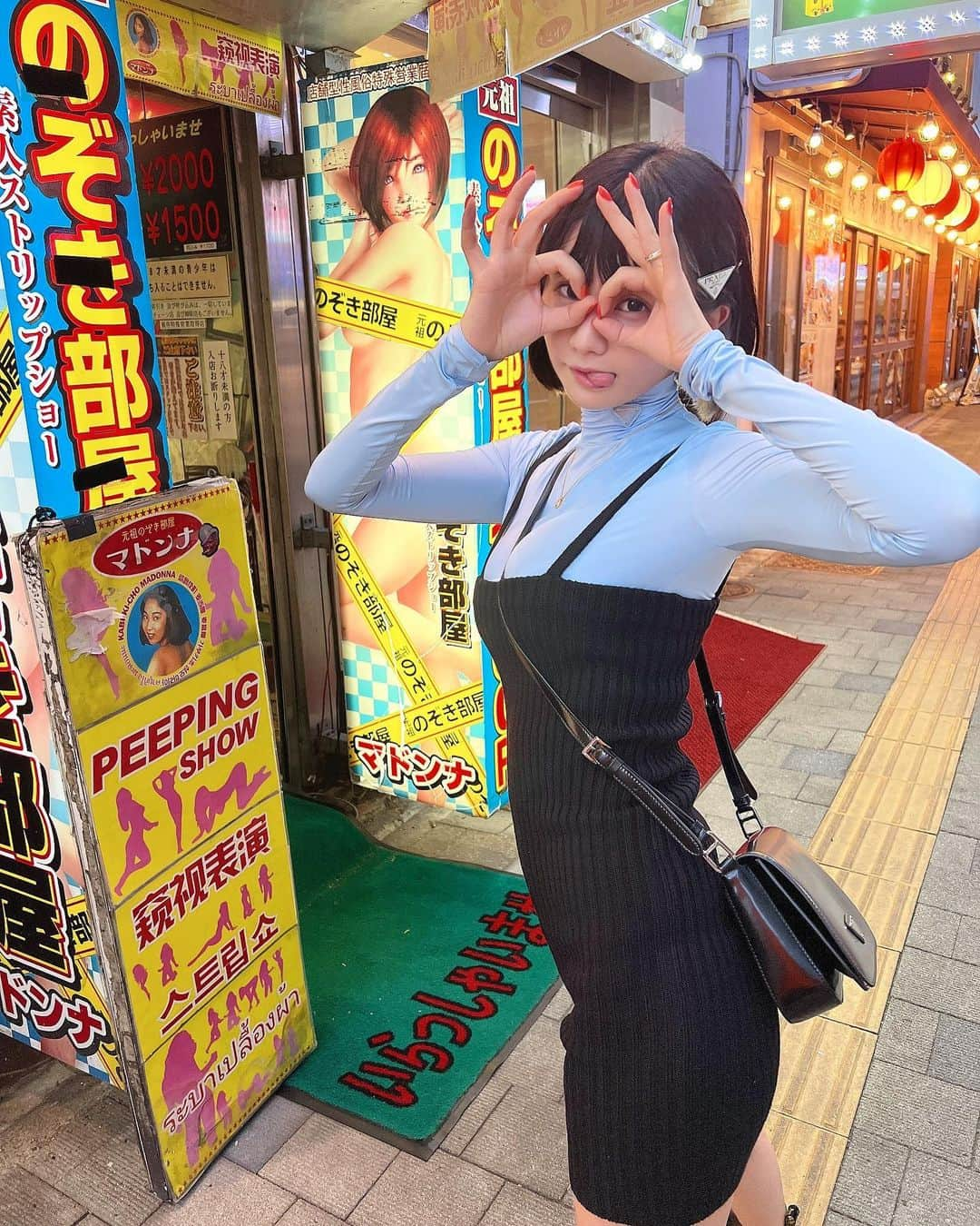 みもれもんさんのインスタグラム写真 - (みもれもんInstagram)「This is Asia's No. 1 downtown area!  Shinjuku Kabukicho!  There are various shops🌈💓  歌舞伎町一番街に上陸＼(^^)／💓 ご飯食べたりルノアールによく行きます☕️✨ 黒蜜ミルクが好き🍼👶  #みもれもん #黒髪 #ボブ #ショートヘア #ショヘジョ #日本女孩 #インスタグラビア #Mimolemon #Japanesegirl #japan #asiangirl #opensea #NFT」8月1日 11時24分 - mimore_mon0929