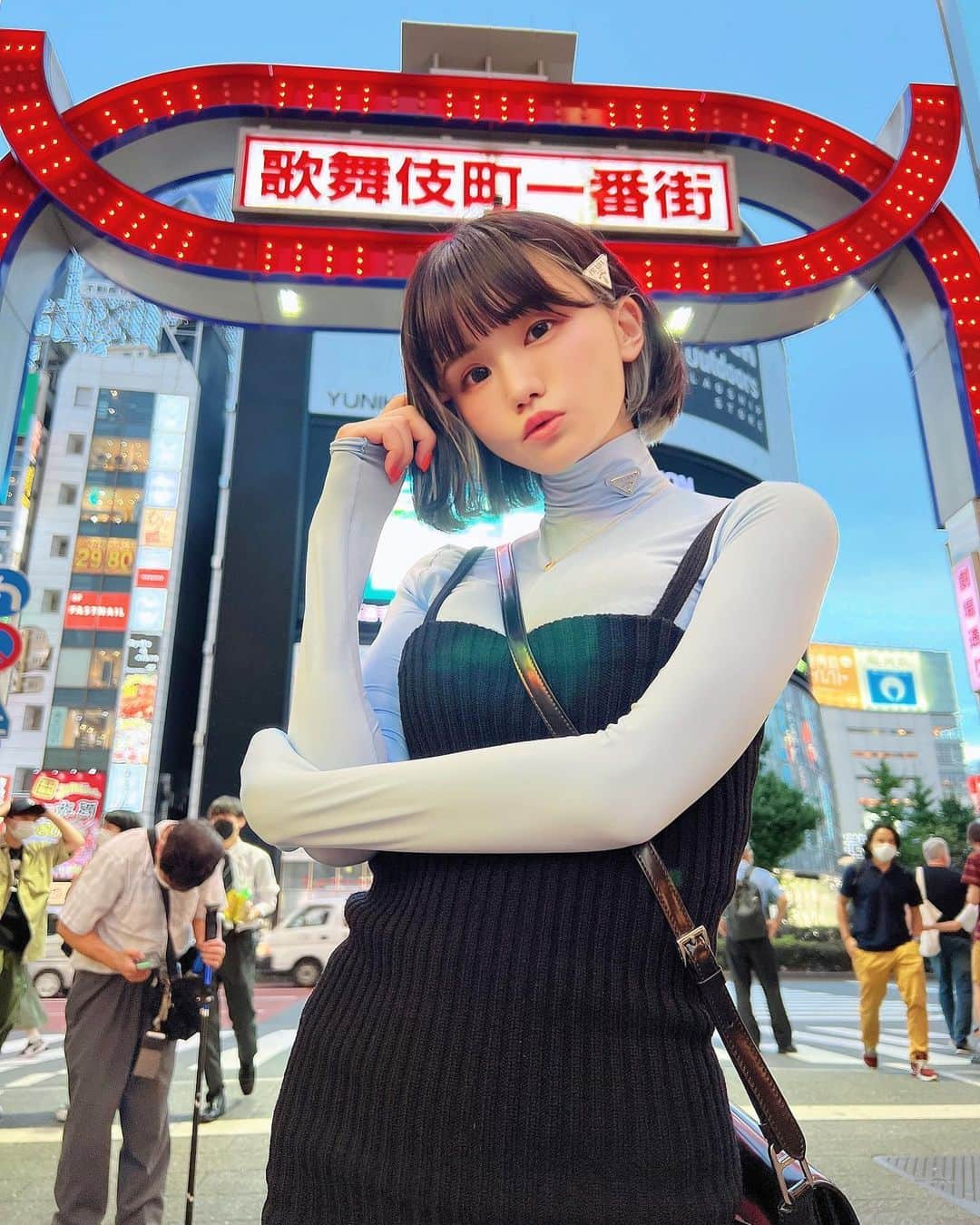 みもれもんさんのインスタグラム写真 - (みもれもんInstagram)「This is Asia's No. 1 downtown area!  Shinjuku Kabukicho!  There are various shops🌈💓  歌舞伎町一番街に上陸＼(^^)／💓 ご飯食べたりルノアールによく行きます☕️✨ 黒蜜ミルクが好き🍼👶  #みもれもん #黒髪 #ボブ #ショートヘア #ショヘジョ #日本女孩 #インスタグラビア #Mimolemon #Japanesegirl #japan #asiangirl #opensea #NFT」8月1日 11時24分 - mimore_mon0929