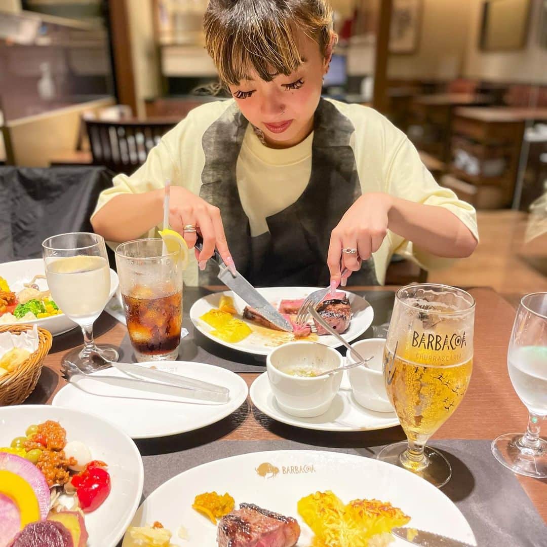田中律子さんのインスタグラム写真 - (田中律子Instagram)「毎月1回娘っ子が、ご飯に連れて行ってくれて、ご馳走してくれる🍺  代官山のメキシカン🌮　@haciendadelcielo  今月は、バルバッコア🥩　@barbacoa_japan  で色んな部位のお肉食べ放題🥩  いつも美味しいとこを探して私が東京にいる時間でスケジュールを合わせて予約してくれる💛  たまにムカついたり（あ、お互いさまか🙄）ギャル過ぎてこまるけど（これも20代のうちかな😆）なんだかんだ言っても、やっぱり娘っ子がいてくれて、私も頑張れるし、生きがいだし、なにより大事な宝物👼  いつもありがとうね✨来月は何食べに行こうかー🤩  #娘っ子 #月に1度のお楽しみ  #ご馳走さま  #いつもありがとう  #甘えっ子」8月1日 11時35分 - ri2kotanaka